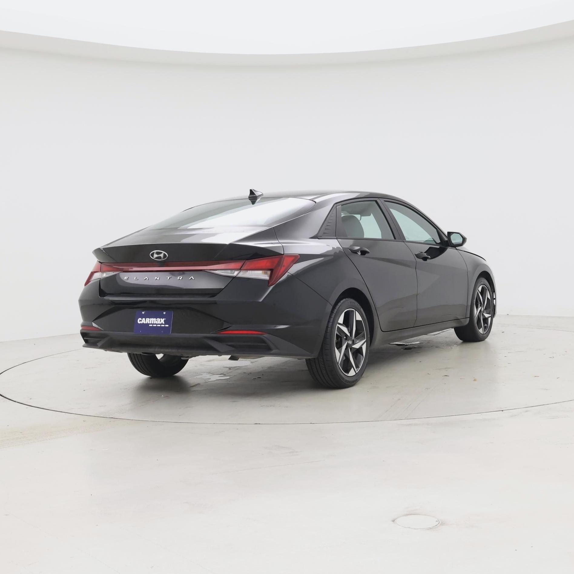 Thumbnail: 2023 Hyundai Elantra - 8