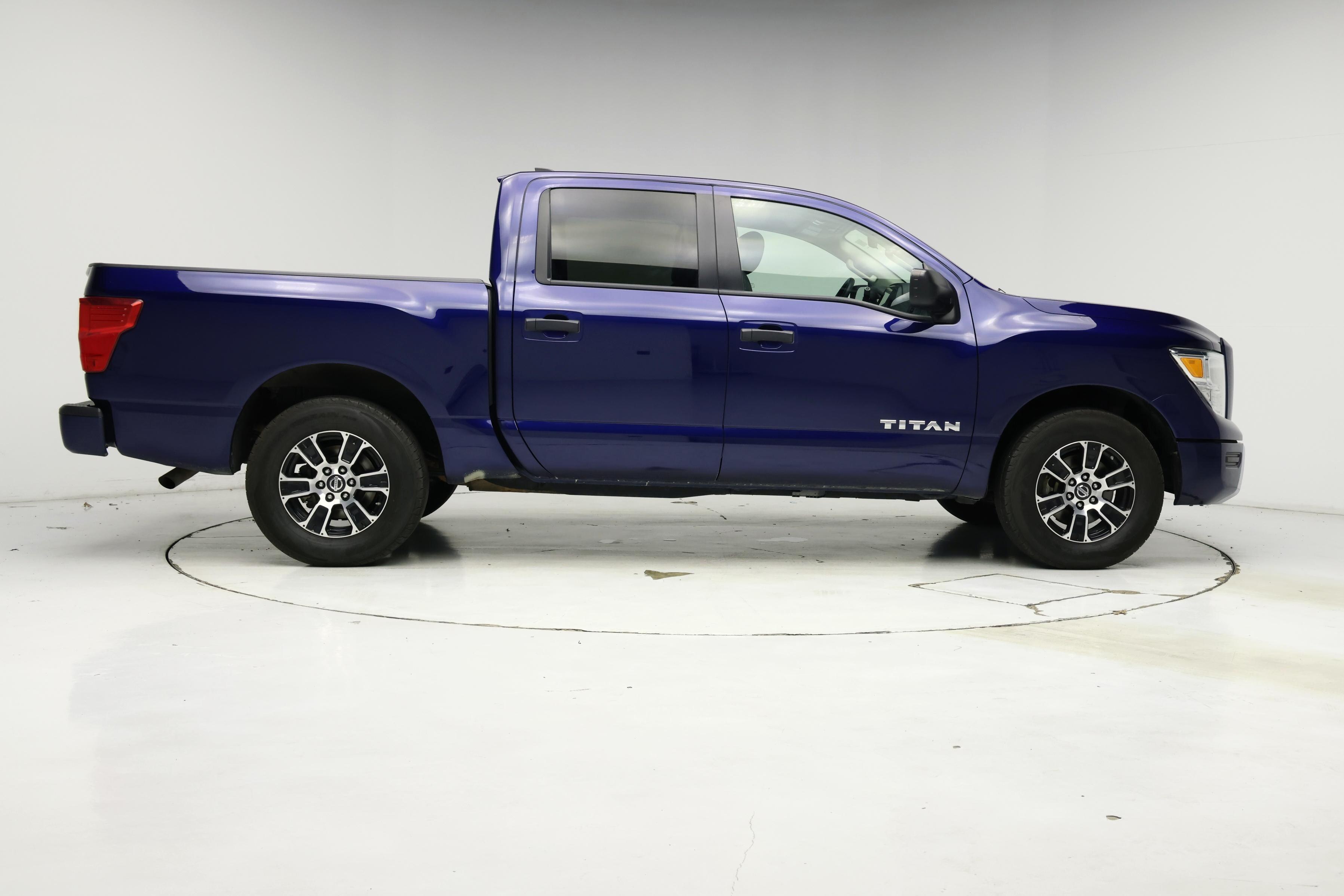Thumbnail: 2022 Nissan Titan - 7