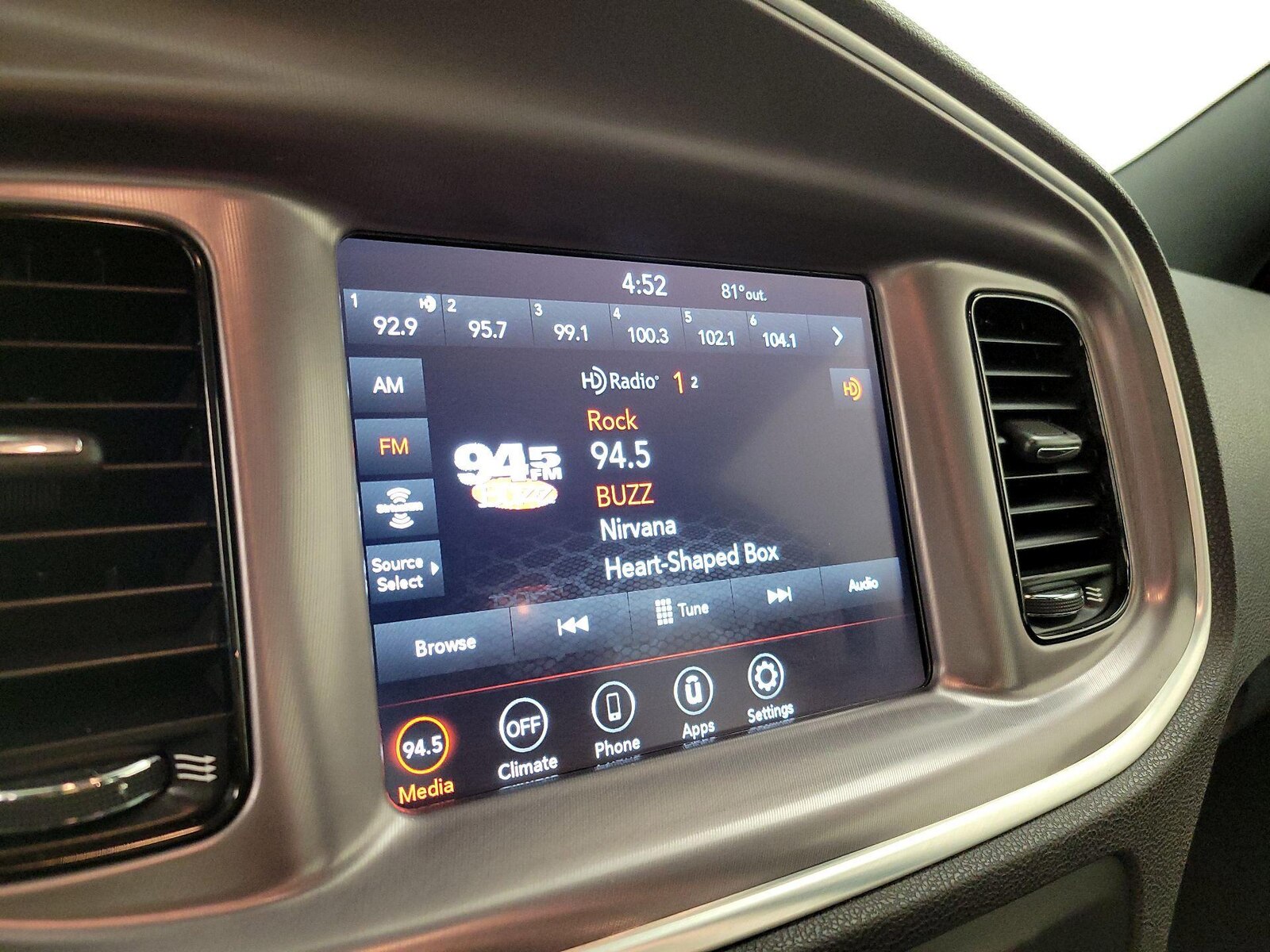 2021 Dodge Charger SXT - Photo 16