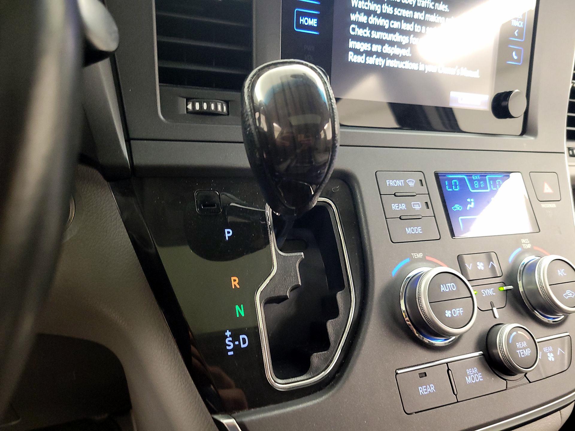 Thumbnail: 2017 Toyota Sienna - 17