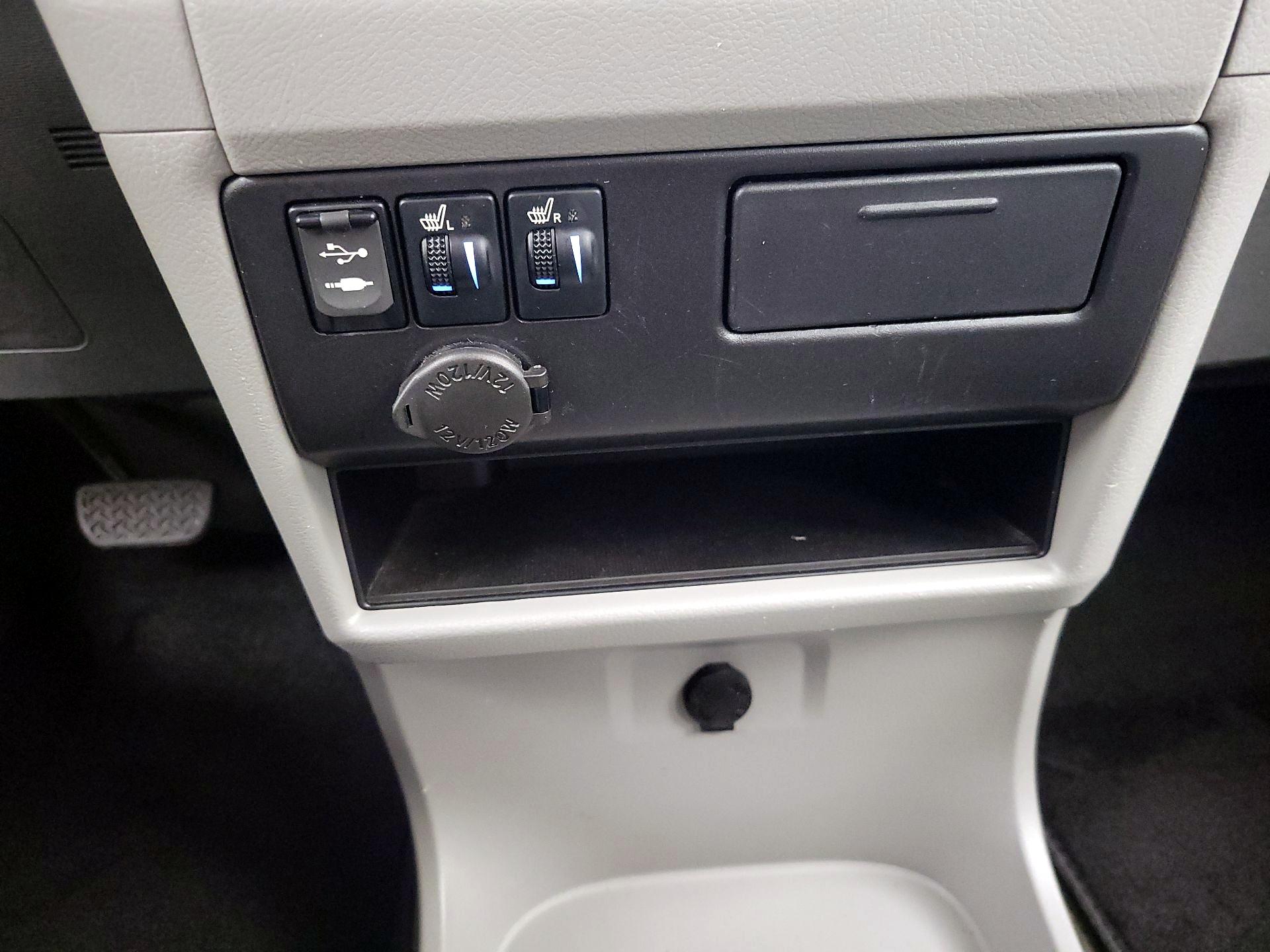 Thumbnail: 2017 Toyota Sienna - 18