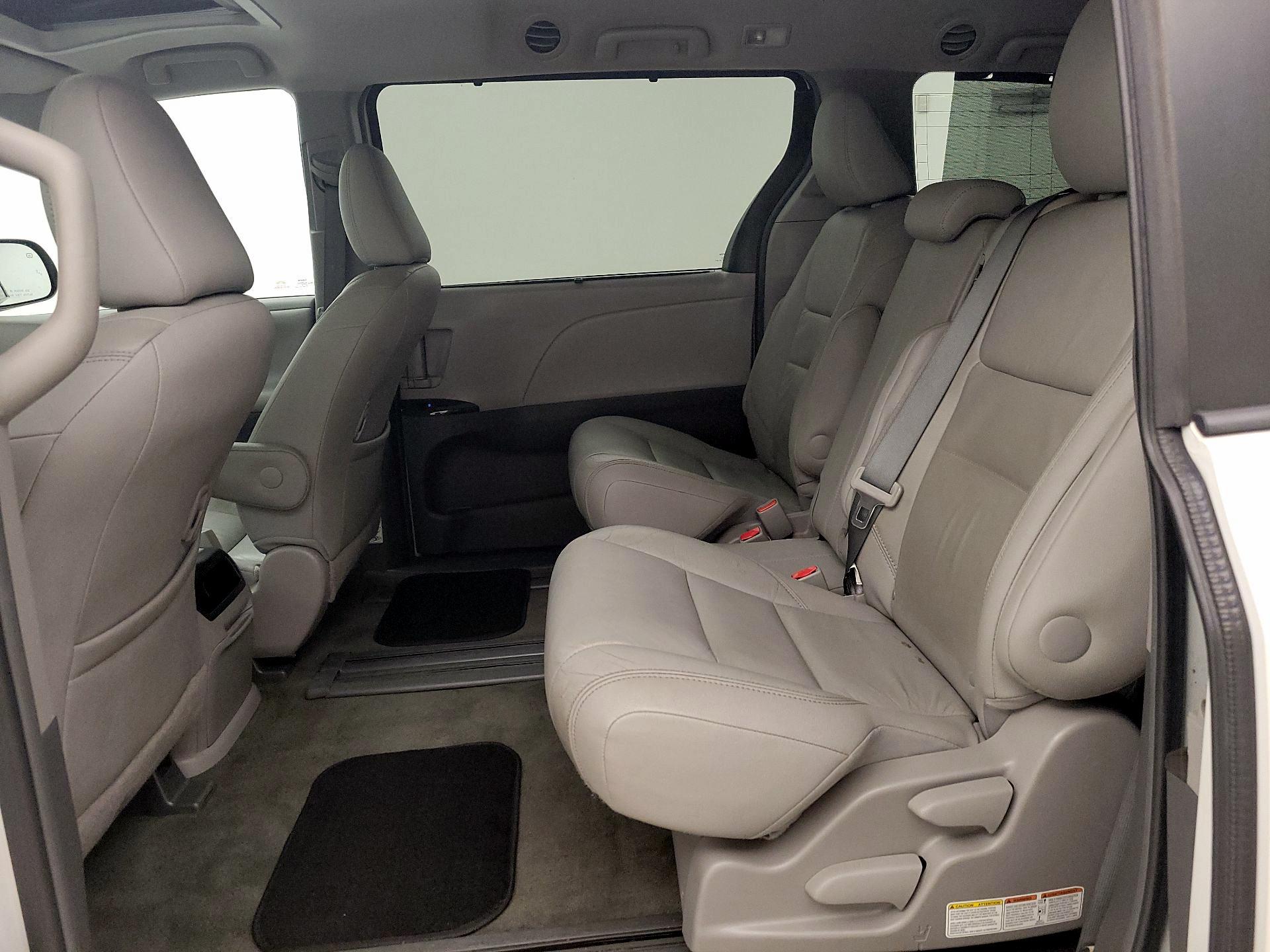 Thumbnail: 2017 Toyota Sienna - 20