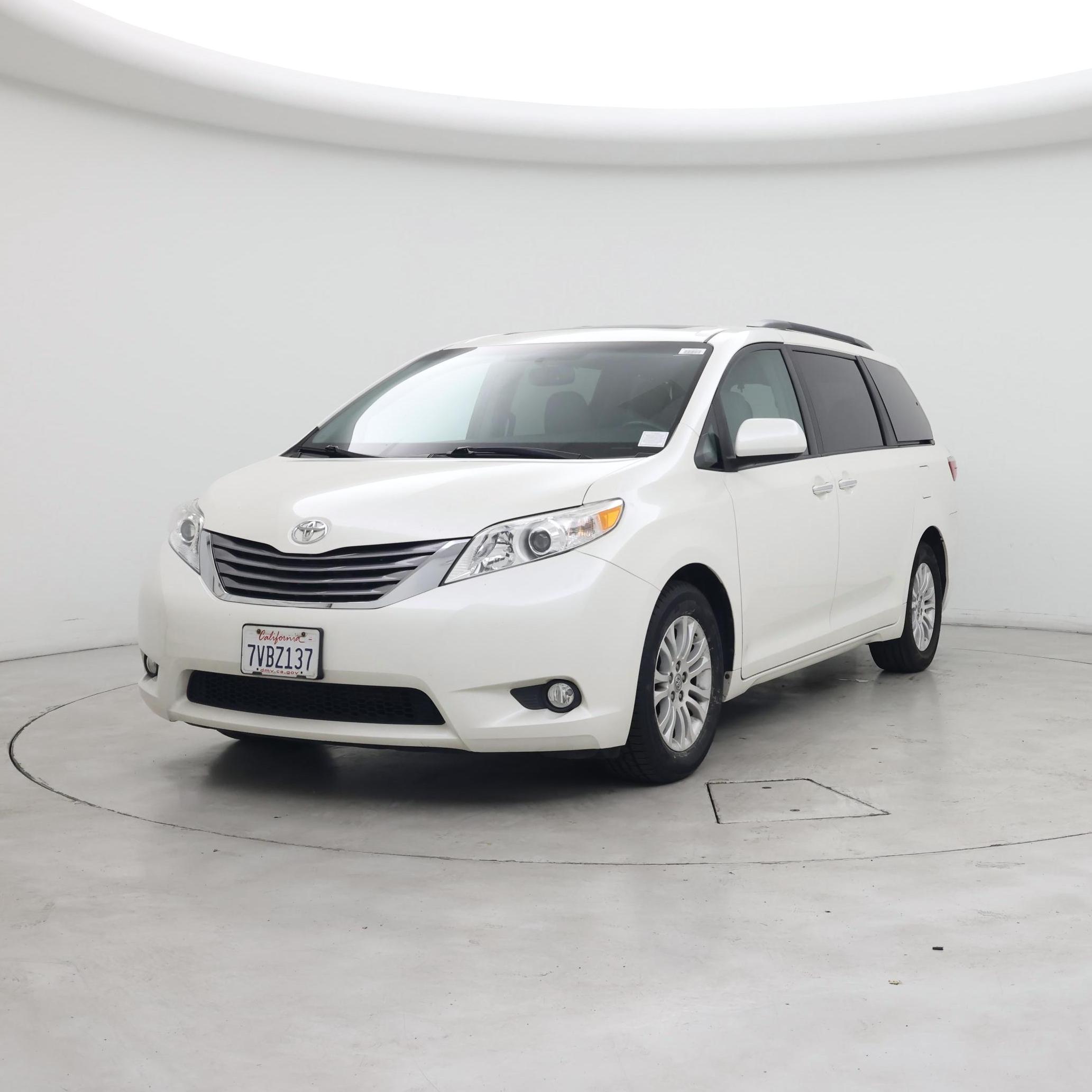 Thumbnail: 2017 Toyota Sienna - 4