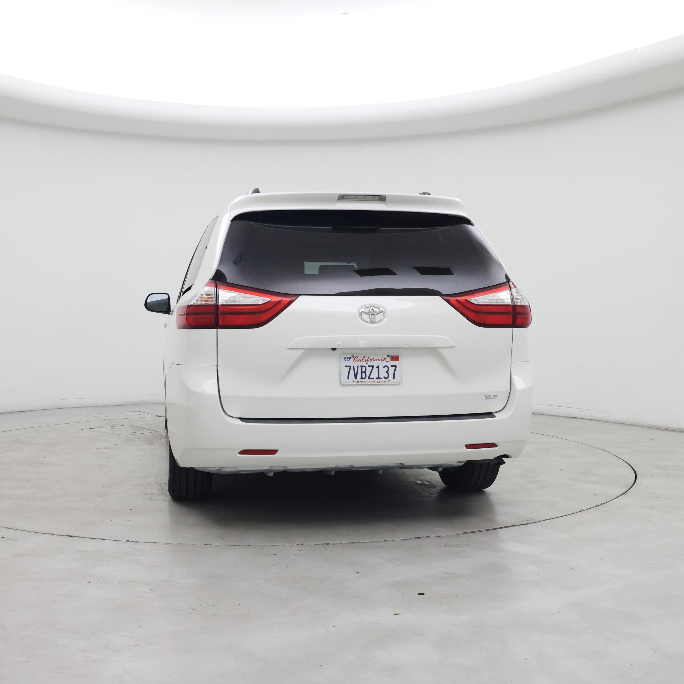 Thumbnail: 2017 Toyota Sienna - 6