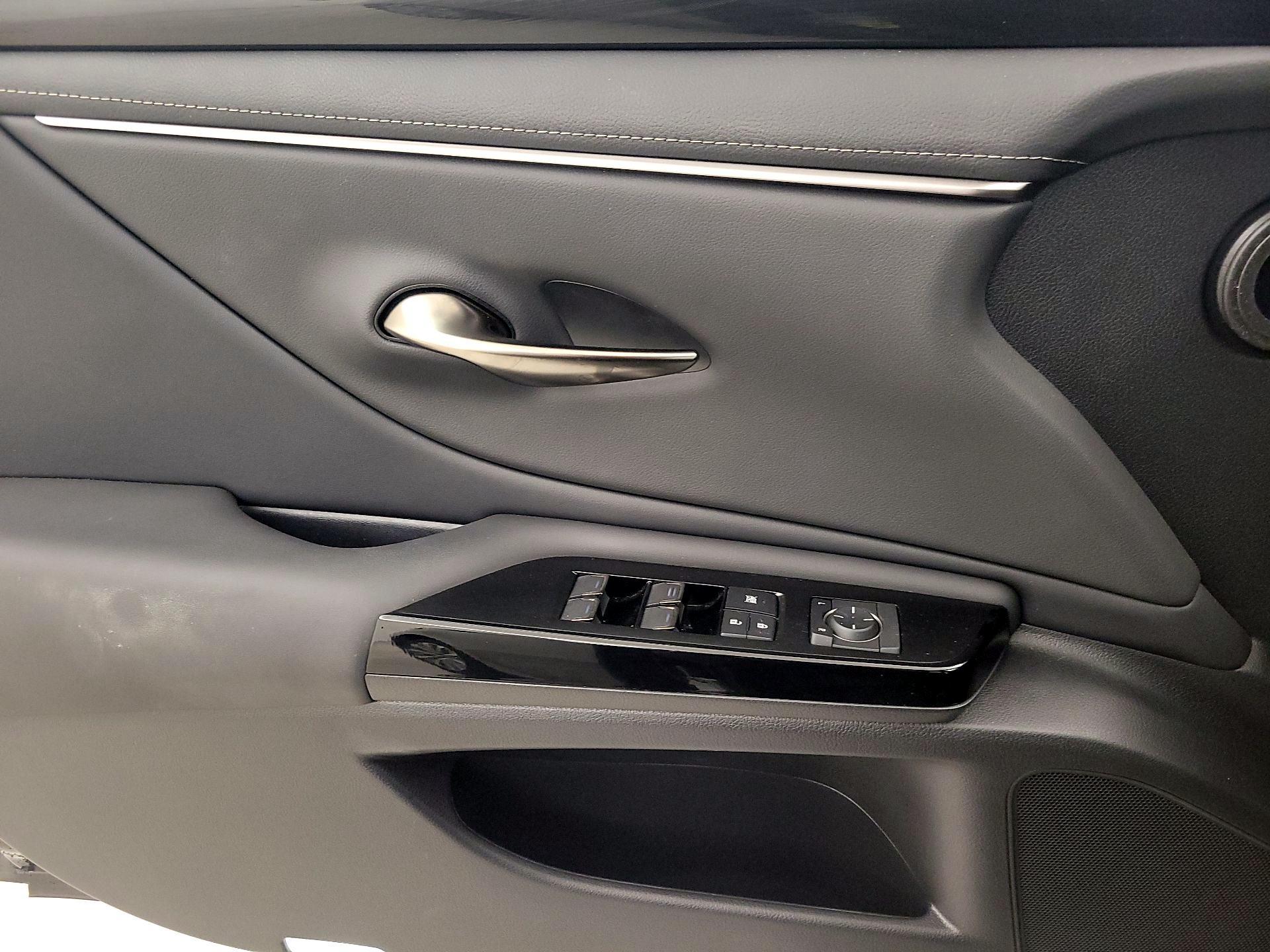 Thumbnail: 2025 Lexus ES - 12