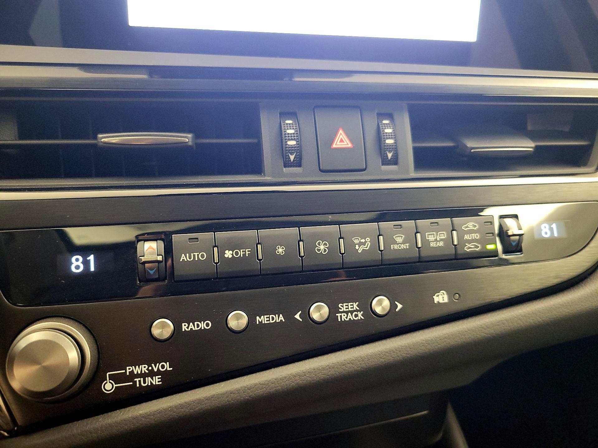 Thumbnail: 2025 Lexus ES - 16