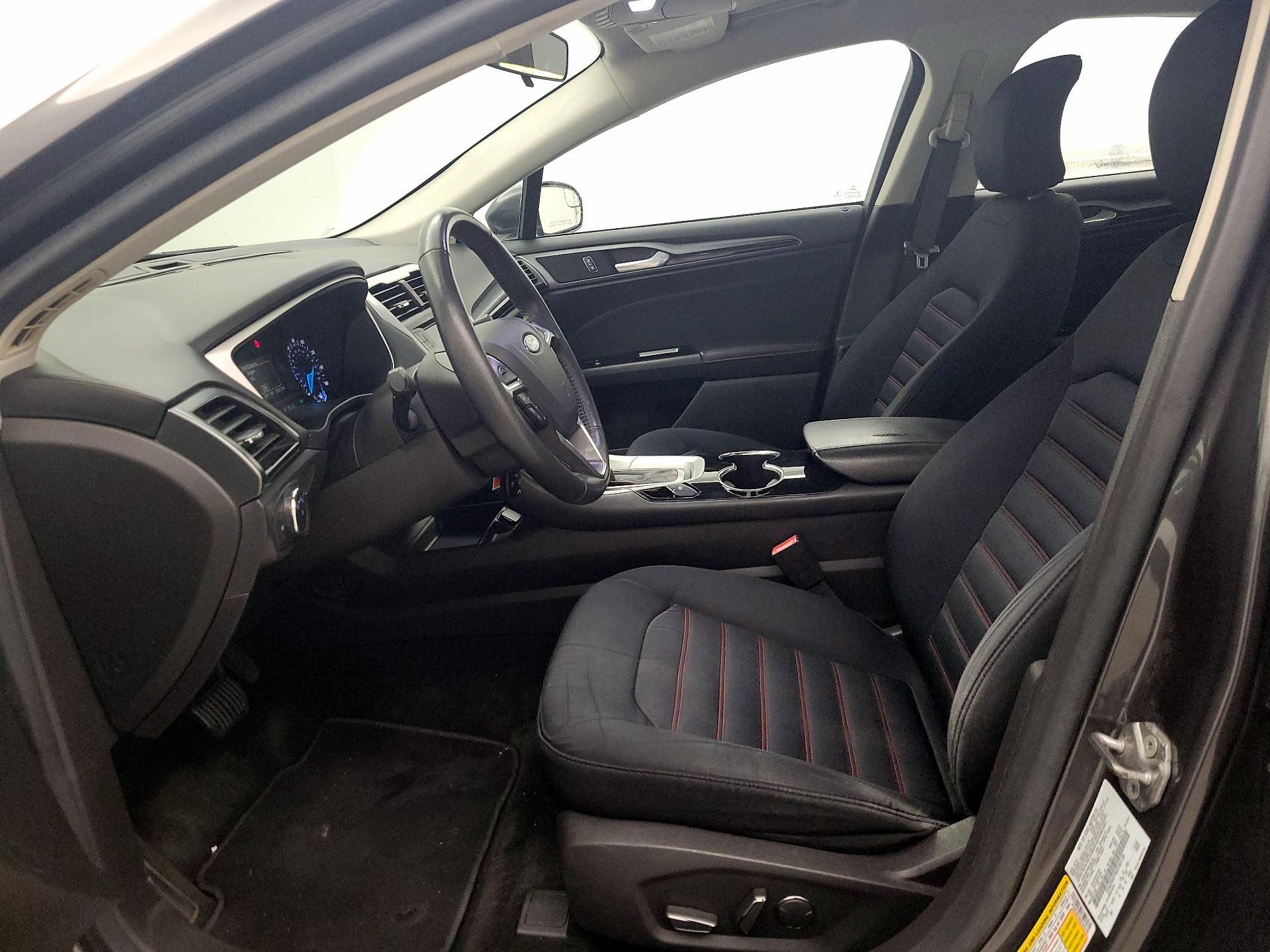 Thumbnail: 2016 Ford Fusion - 11