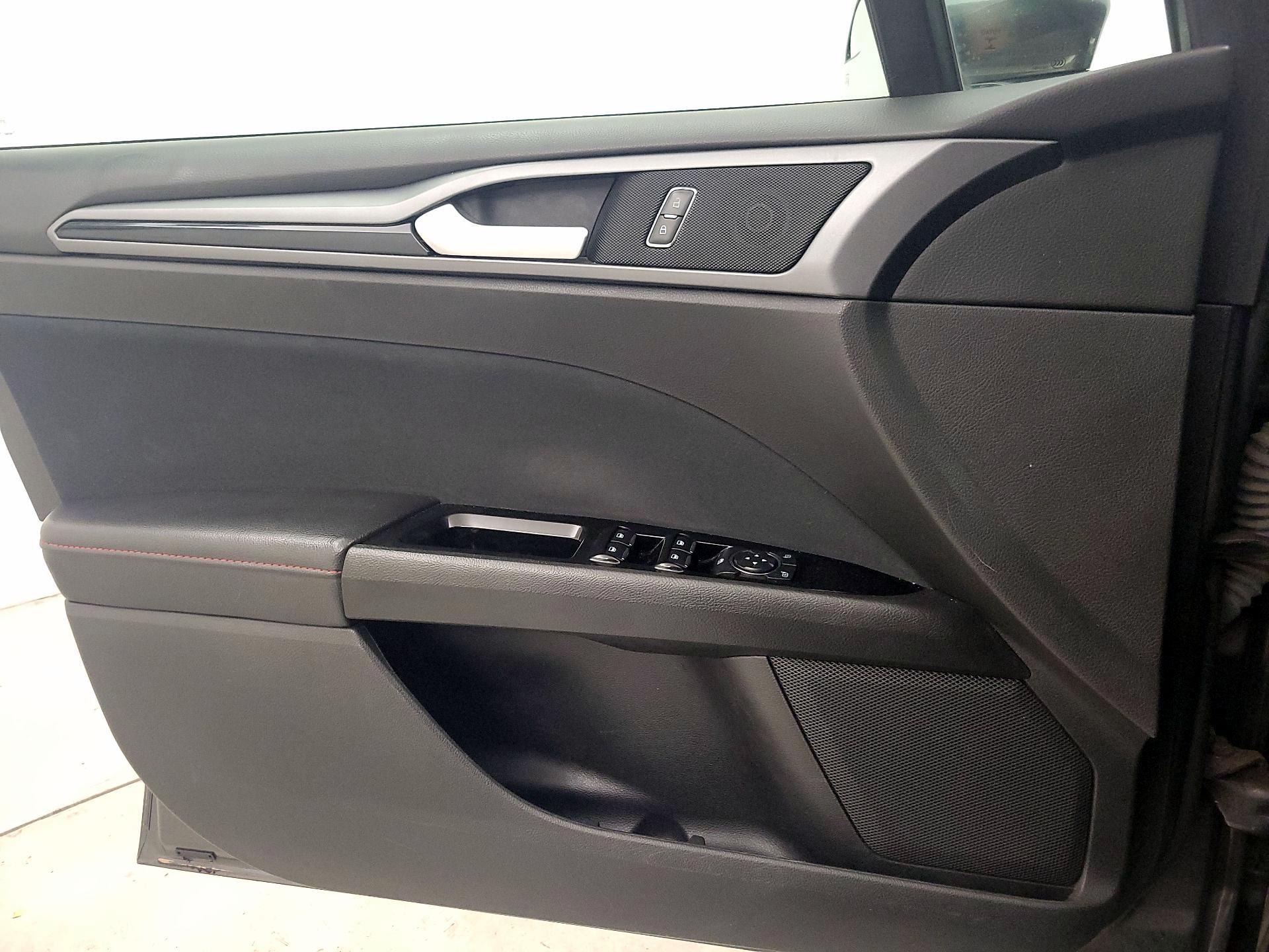 Thumbnail: 2016 Ford Fusion - 12