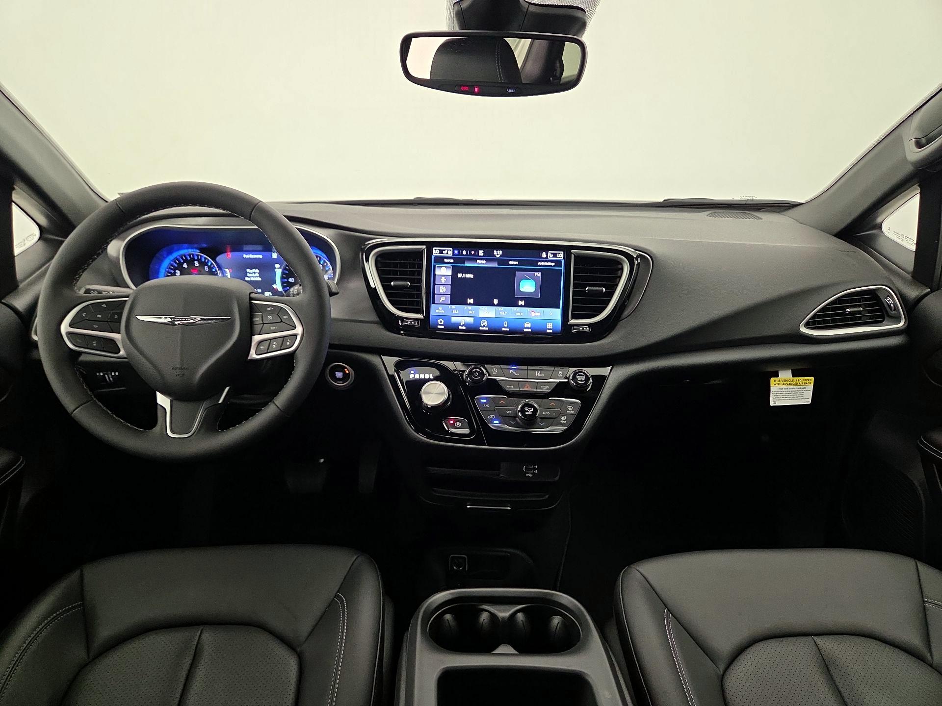 Thumbnail: 2026 Chrysler Pacifica - 9