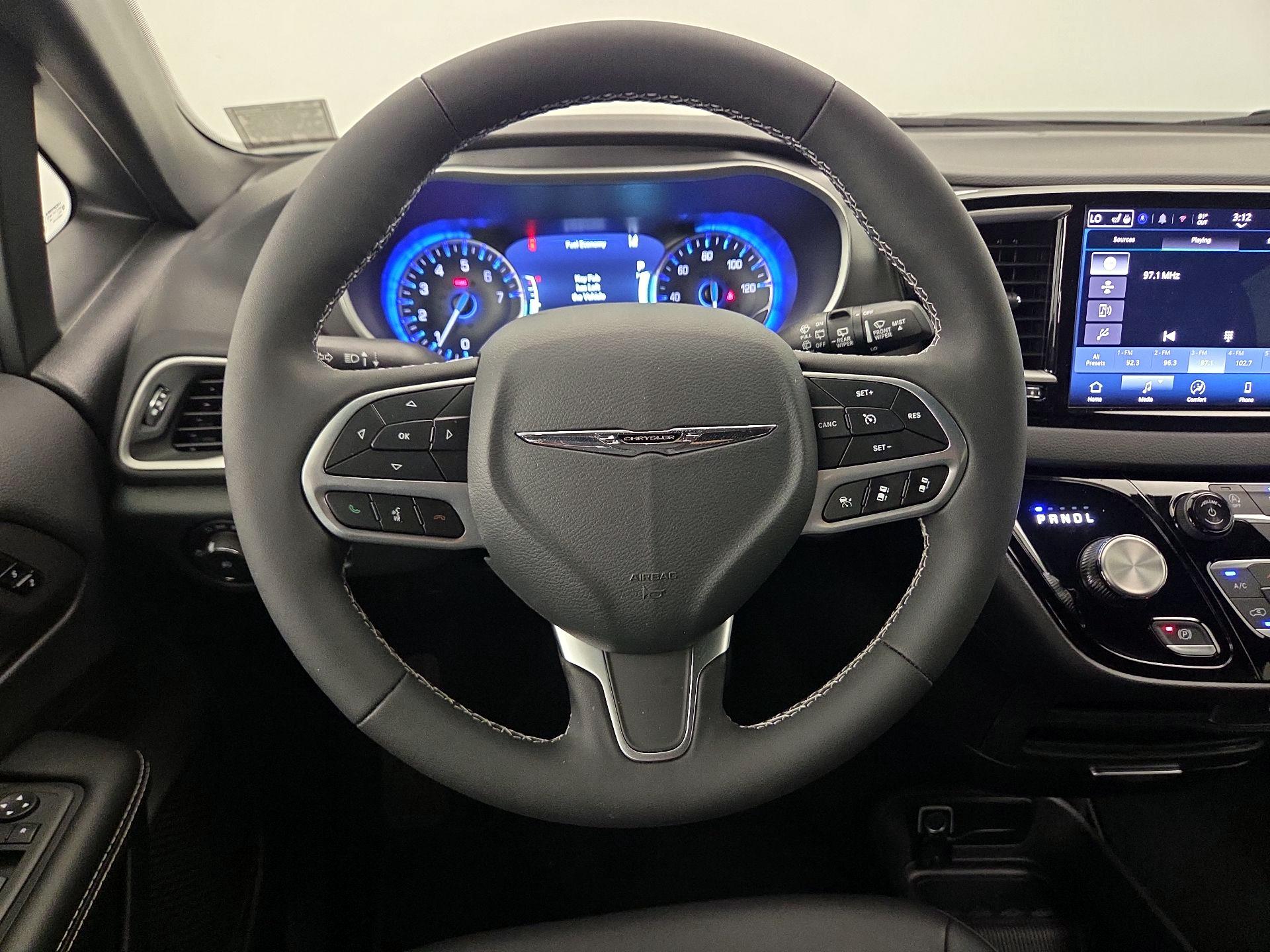 Thumbnail: 2026 Chrysler Pacifica - 10