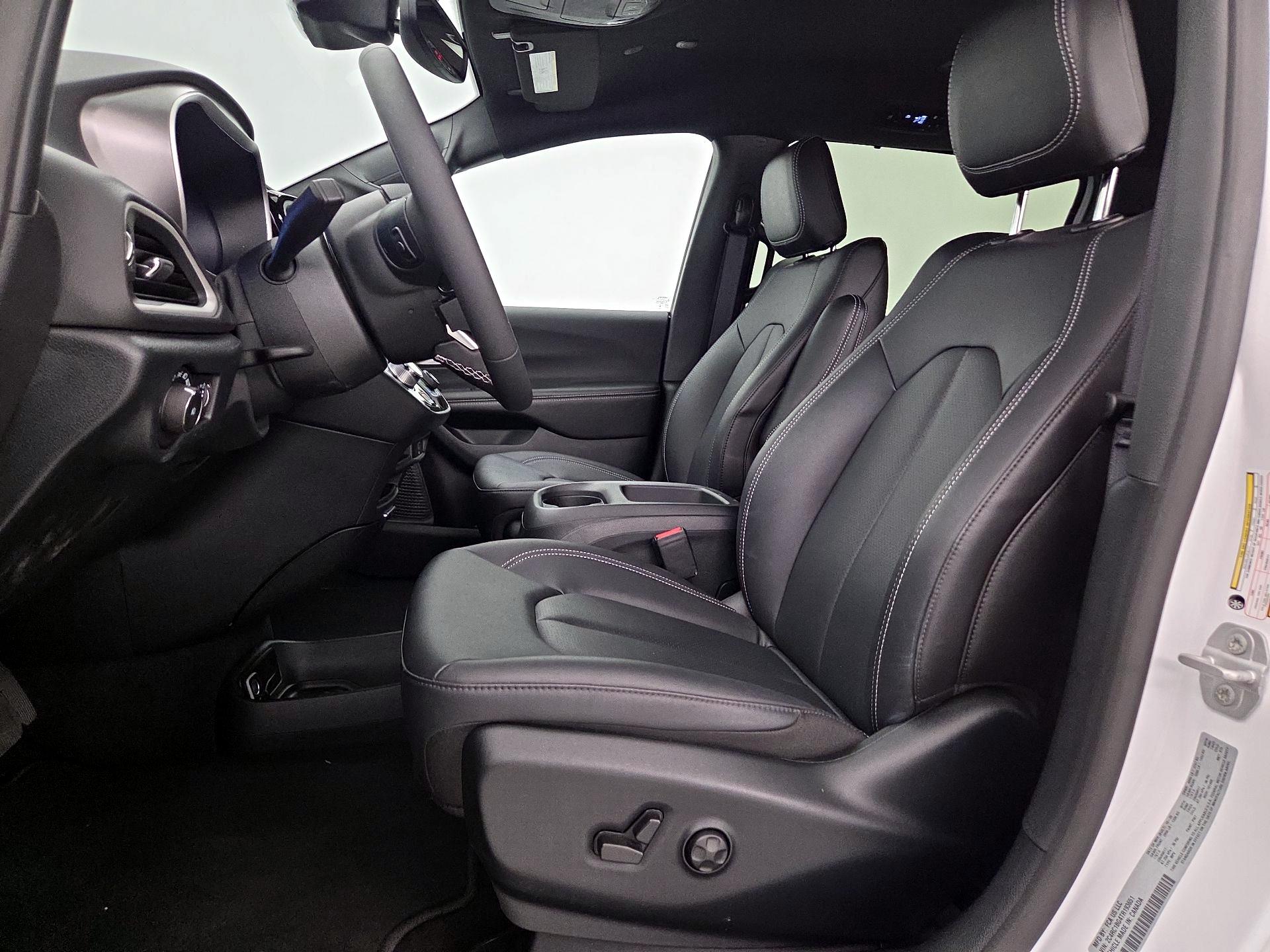 Thumbnail: 2026 Chrysler Pacifica - 11