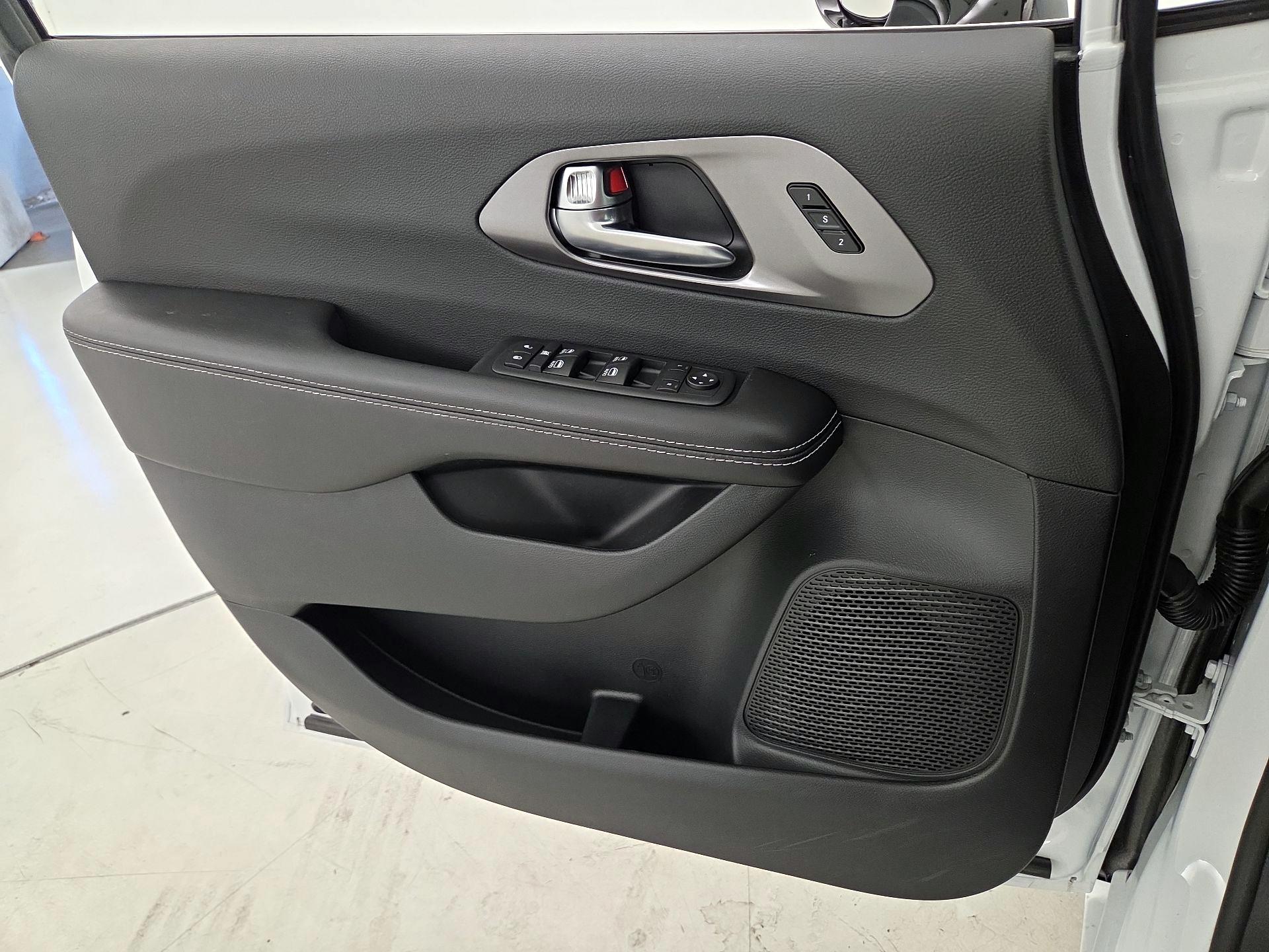 Thumbnail: 2026 Chrysler Pacifica - 12