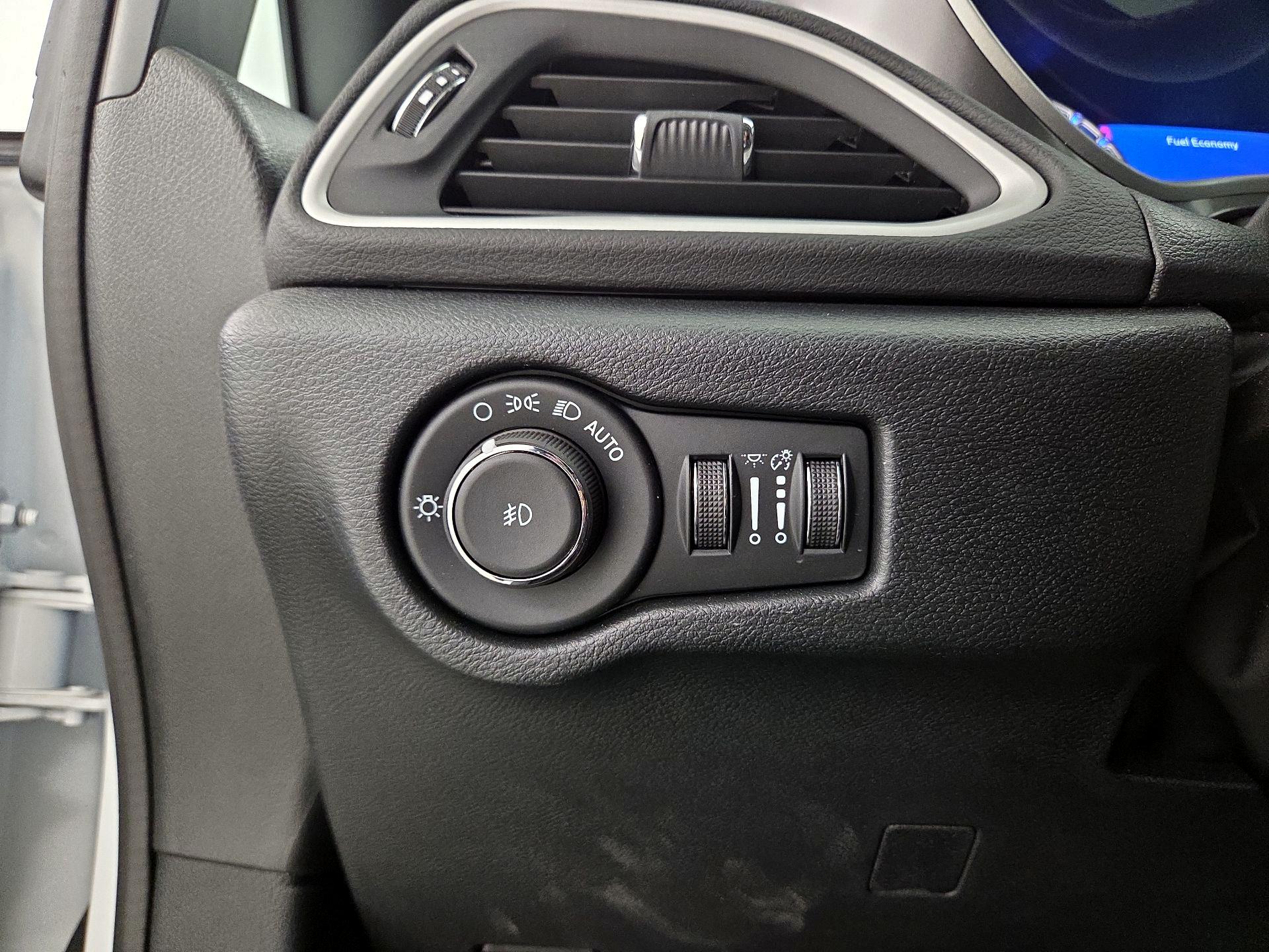 Thumbnail: 2026 Chrysler Pacifica - 13