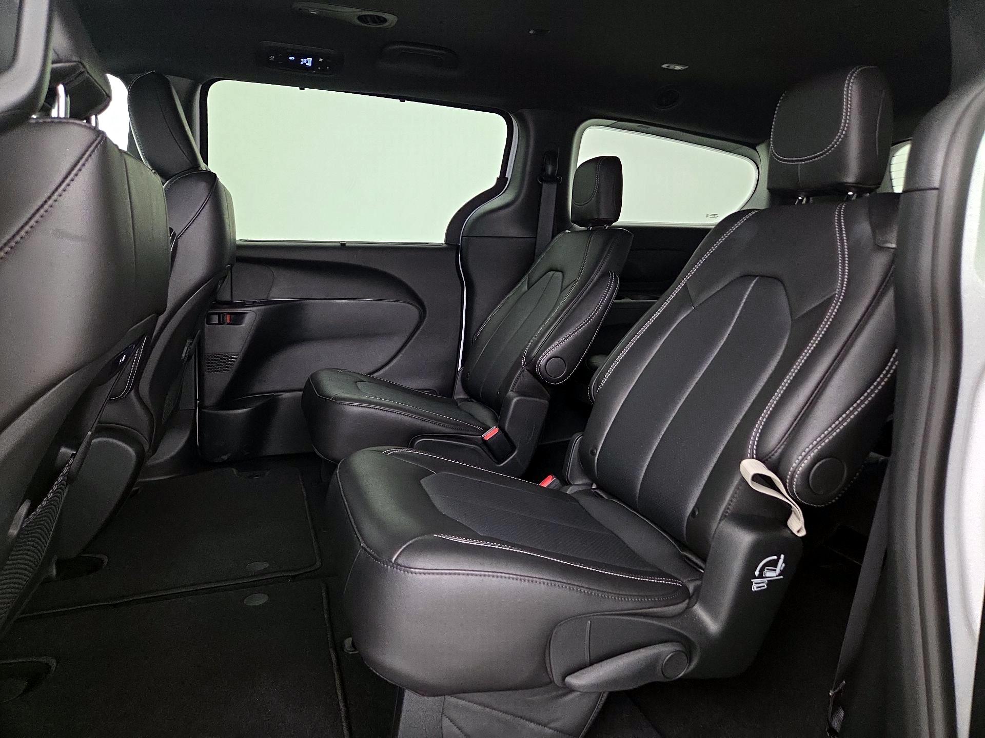 Thumbnail: 2026 Chrysler Pacifica - 19