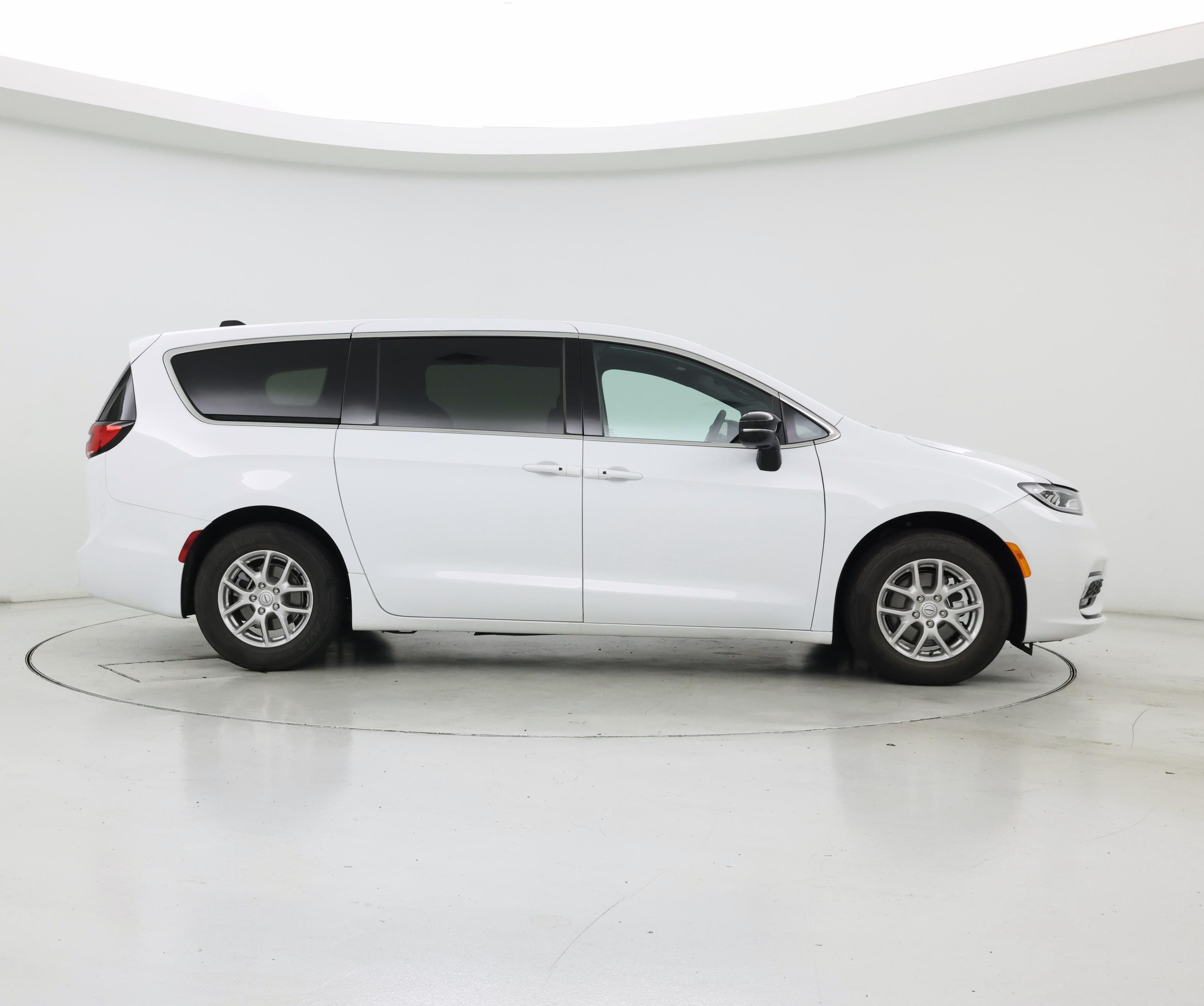 Thumbnail: 2026 Chrysler Pacifica - 7