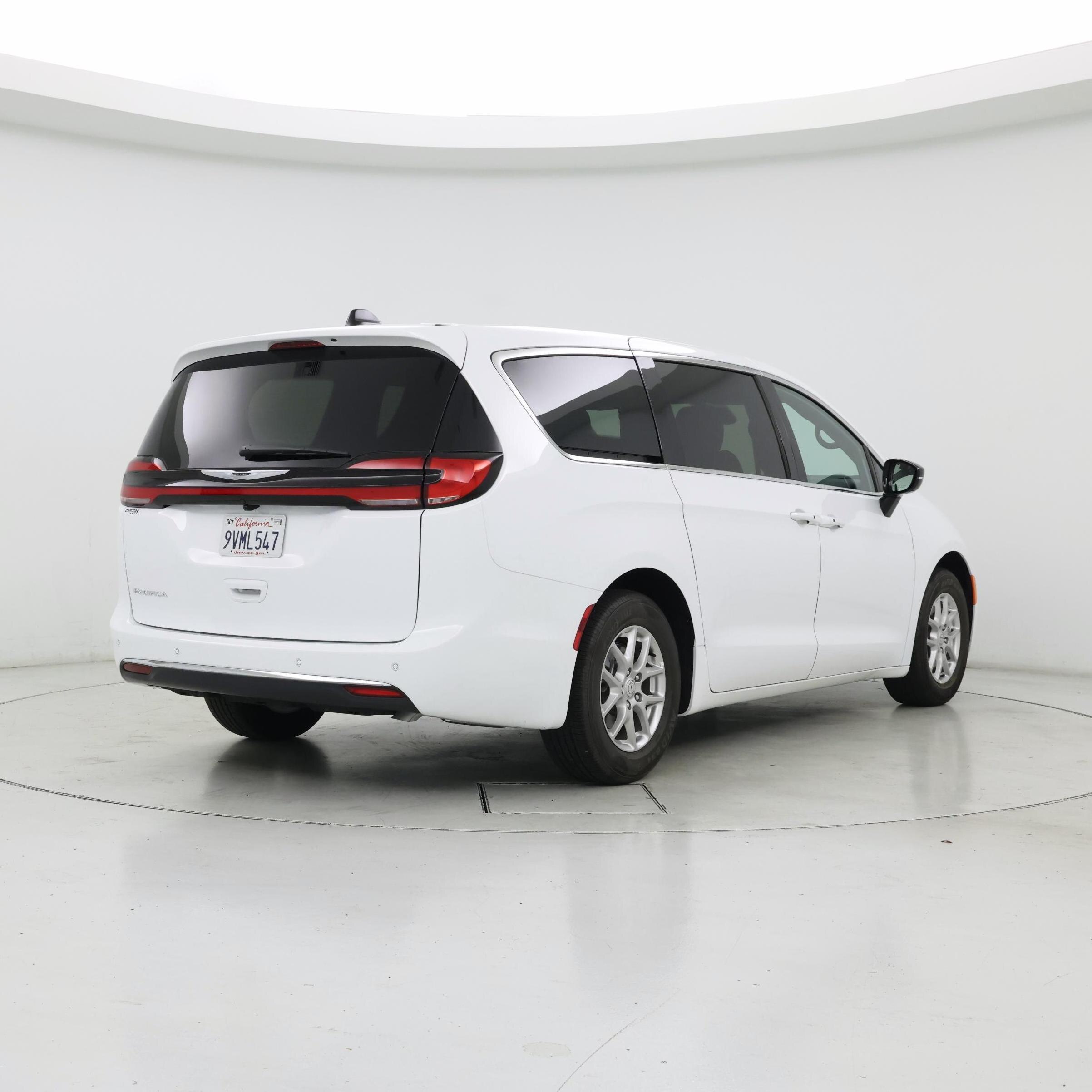 Thumbnail: 2026 Chrysler Pacifica - 8