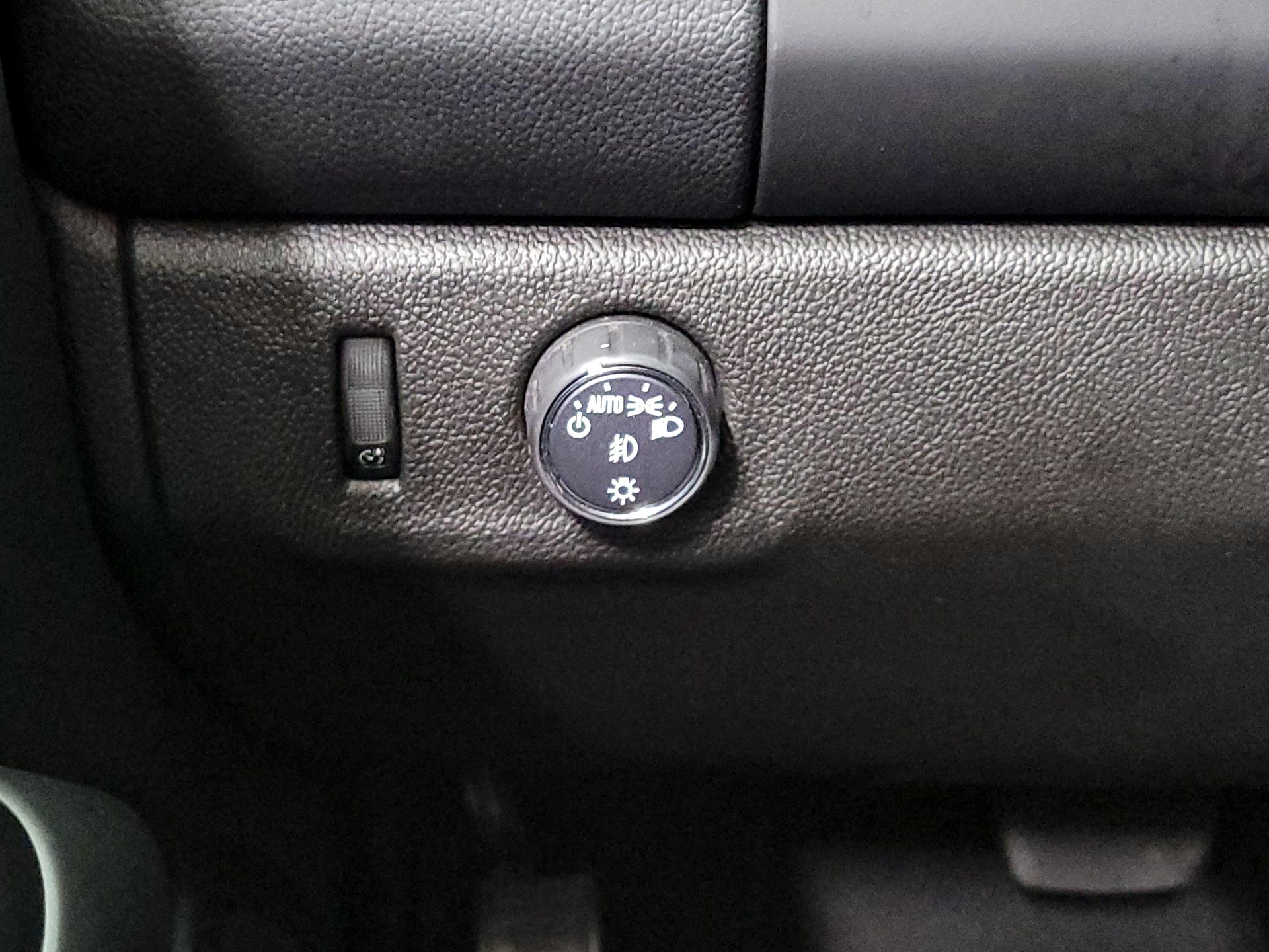 Thumbnail: 2022 Chevrolet Colorado - 13