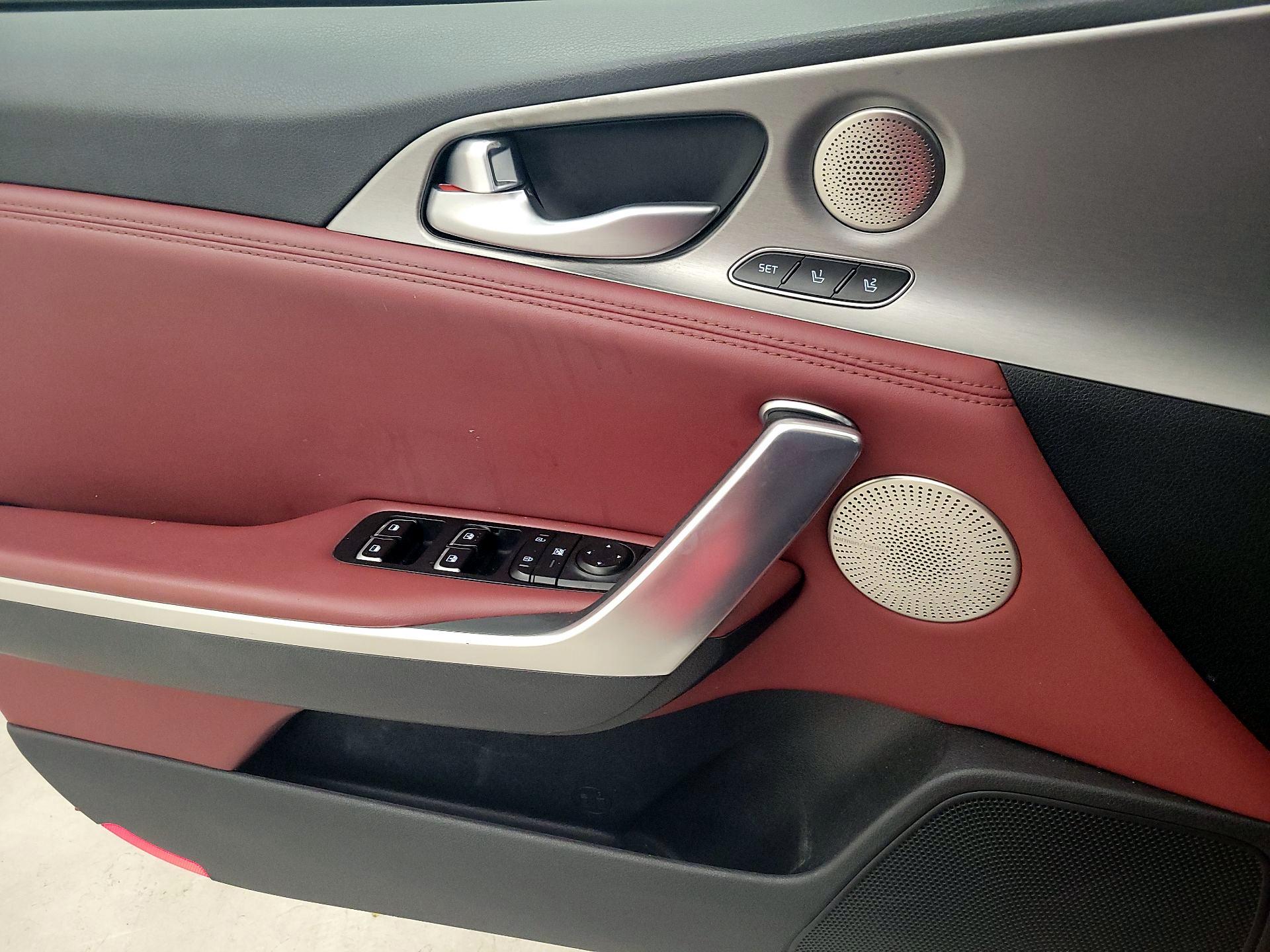 Thumbnail: 2018 Kia Stinger - 12