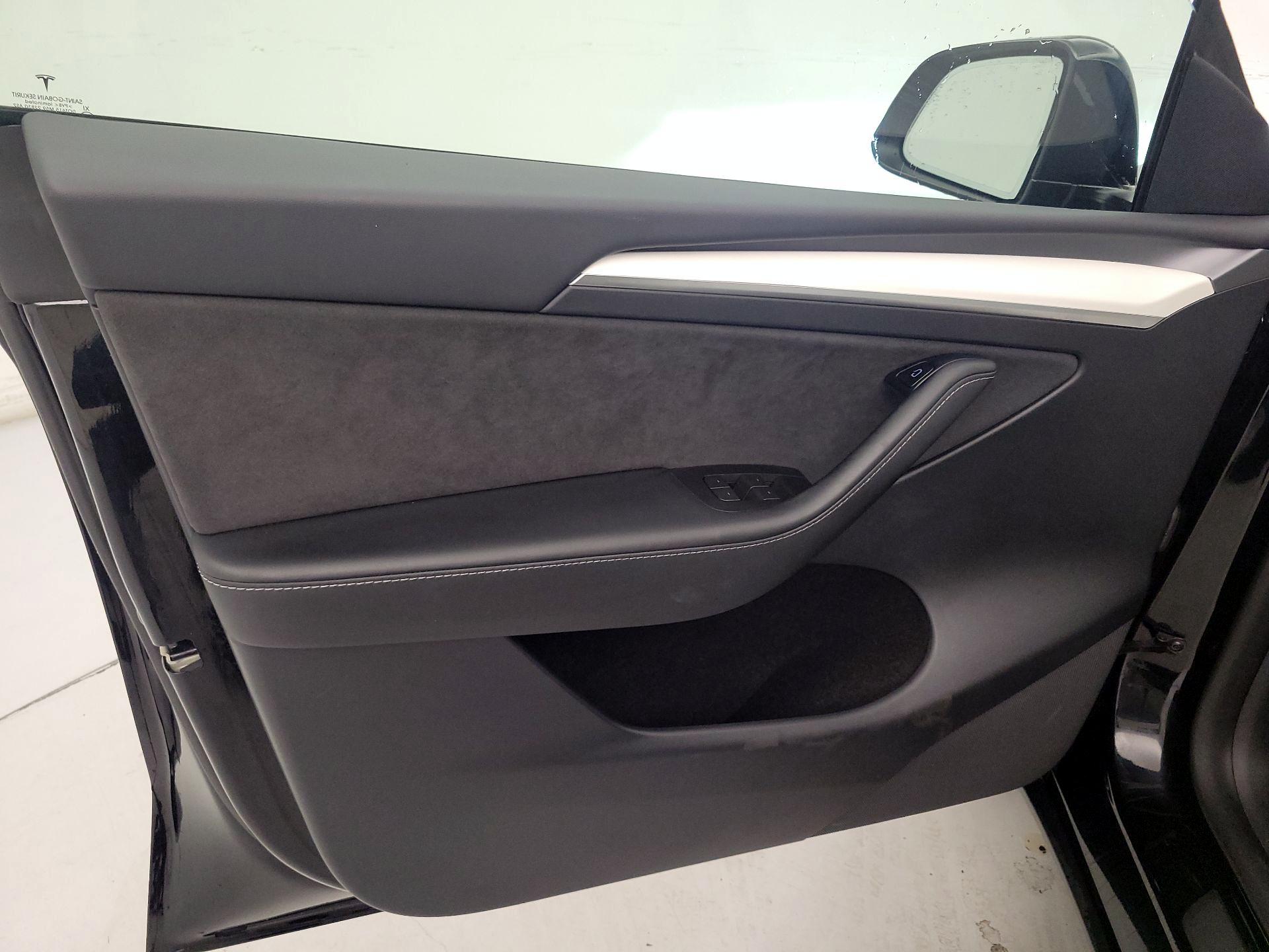 Thumbnail: 2023 Tesla Model Y - 12