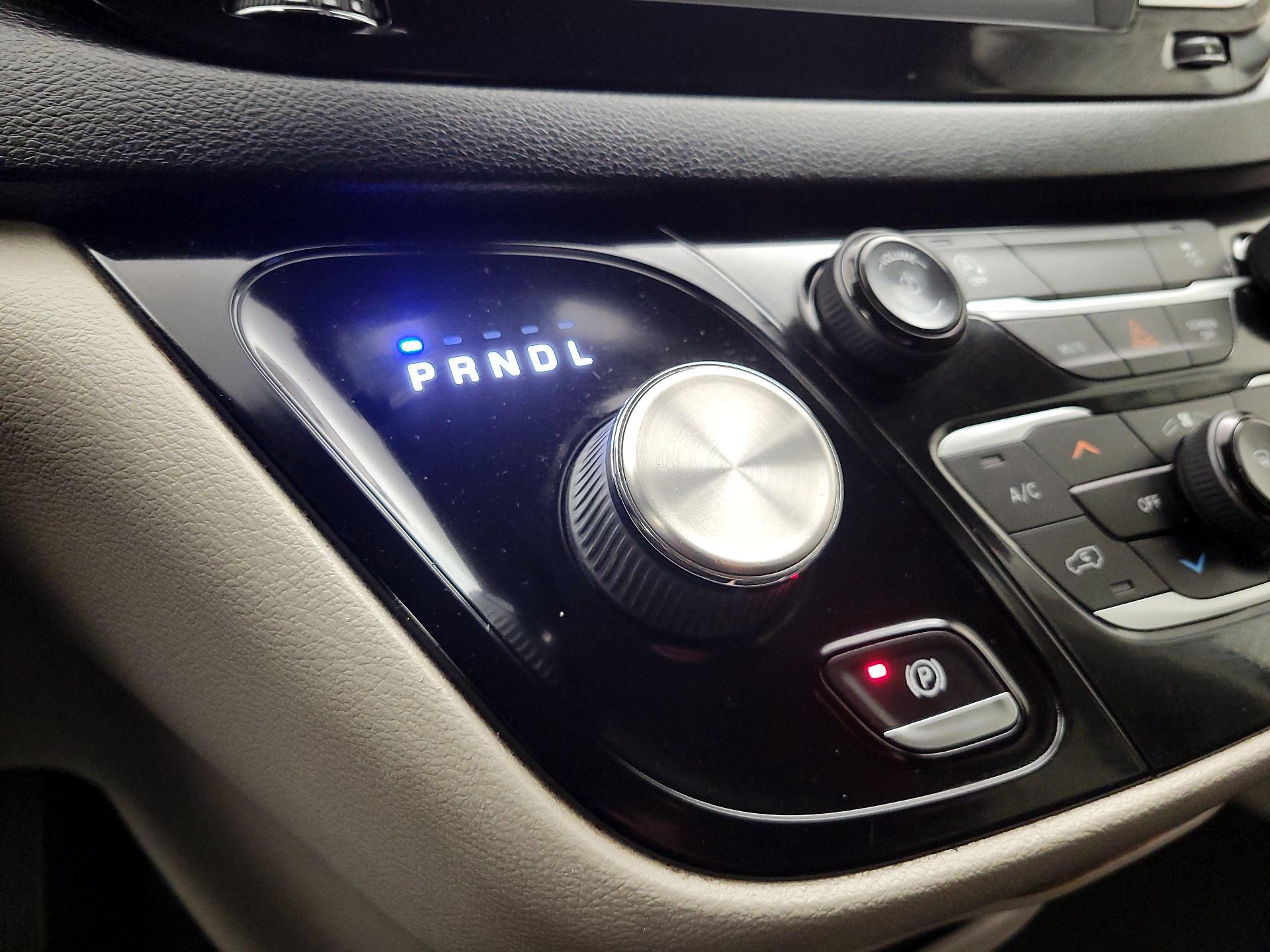 Thumbnail: 2020 Chrysler Voyager - 17