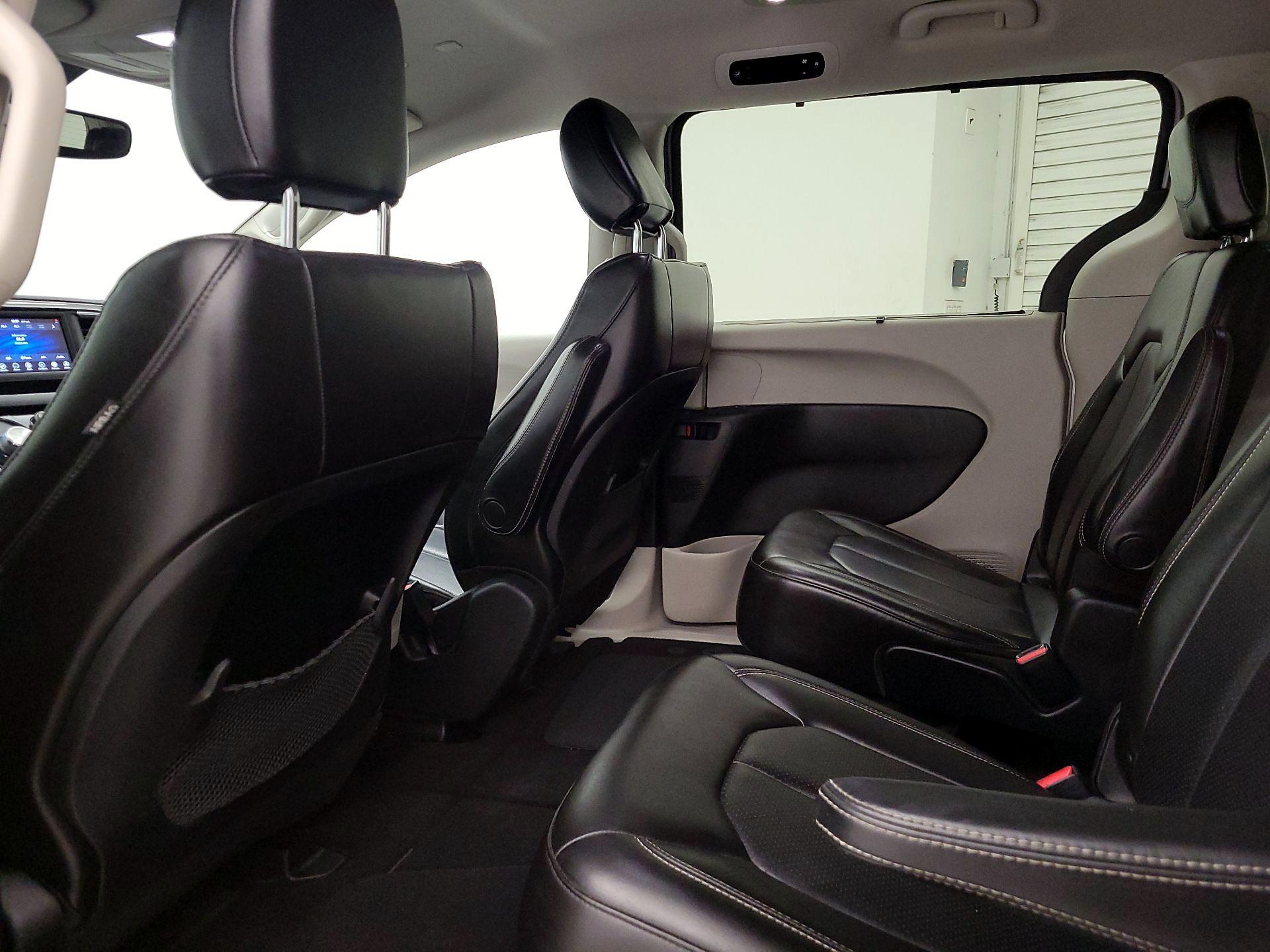 Thumbnail: 2020 Chrysler Voyager - 19