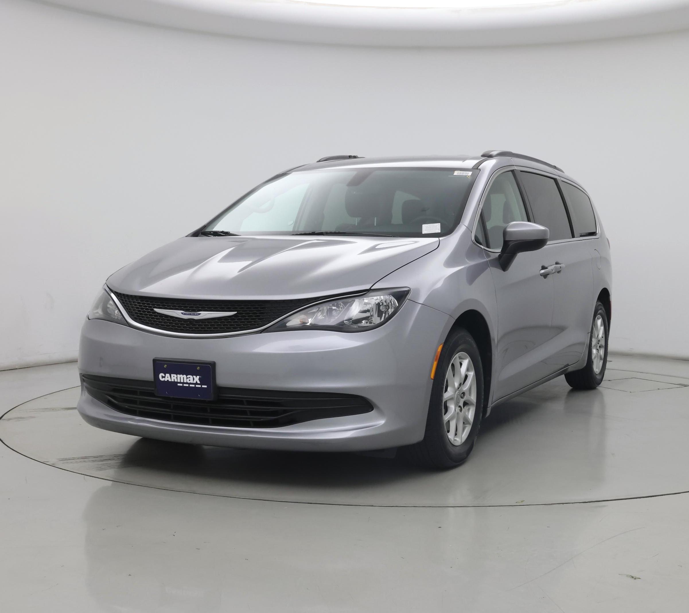 Thumbnail: 2020 Chrysler Voyager - 4