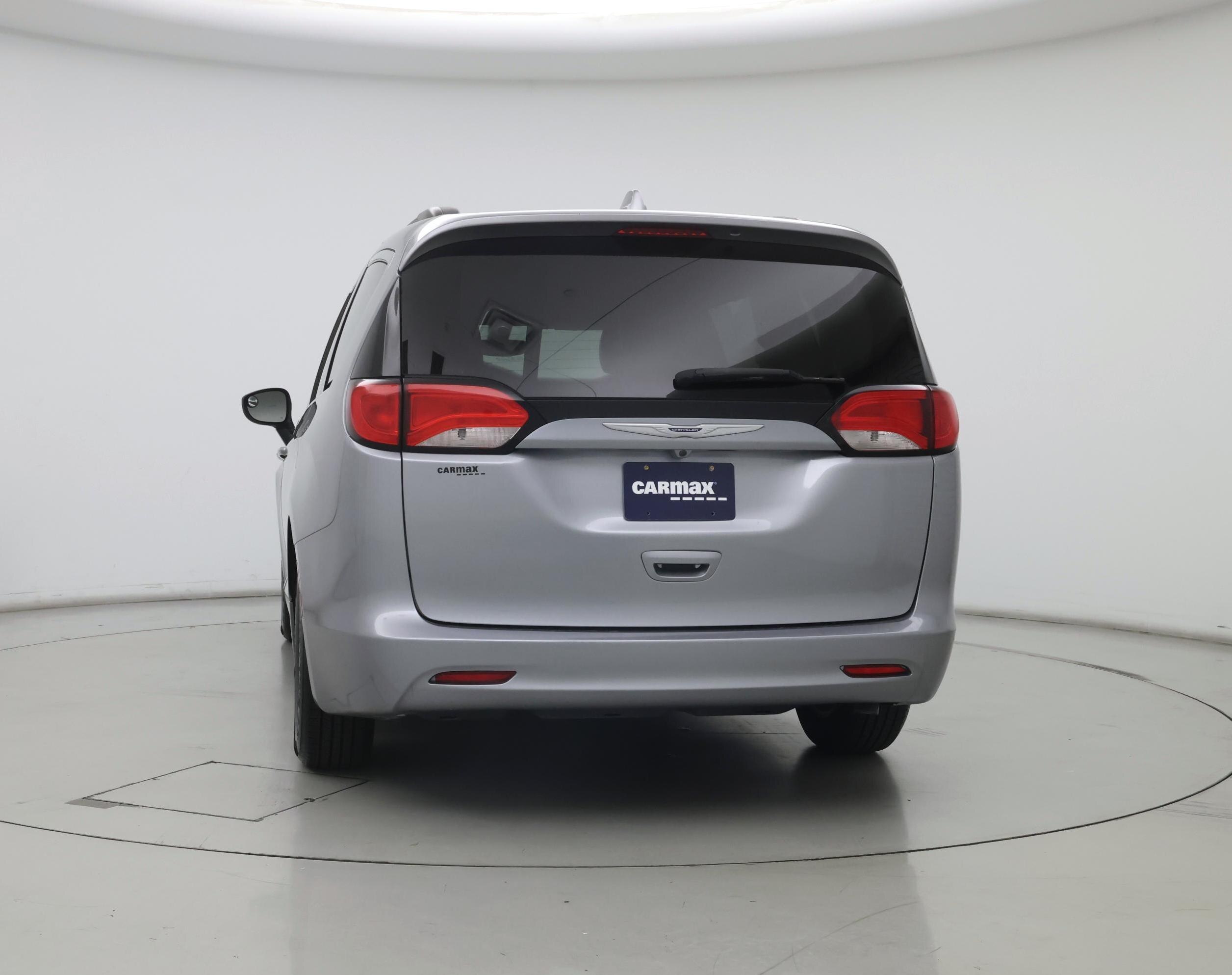 Thumbnail: 2020 Chrysler Voyager - 6