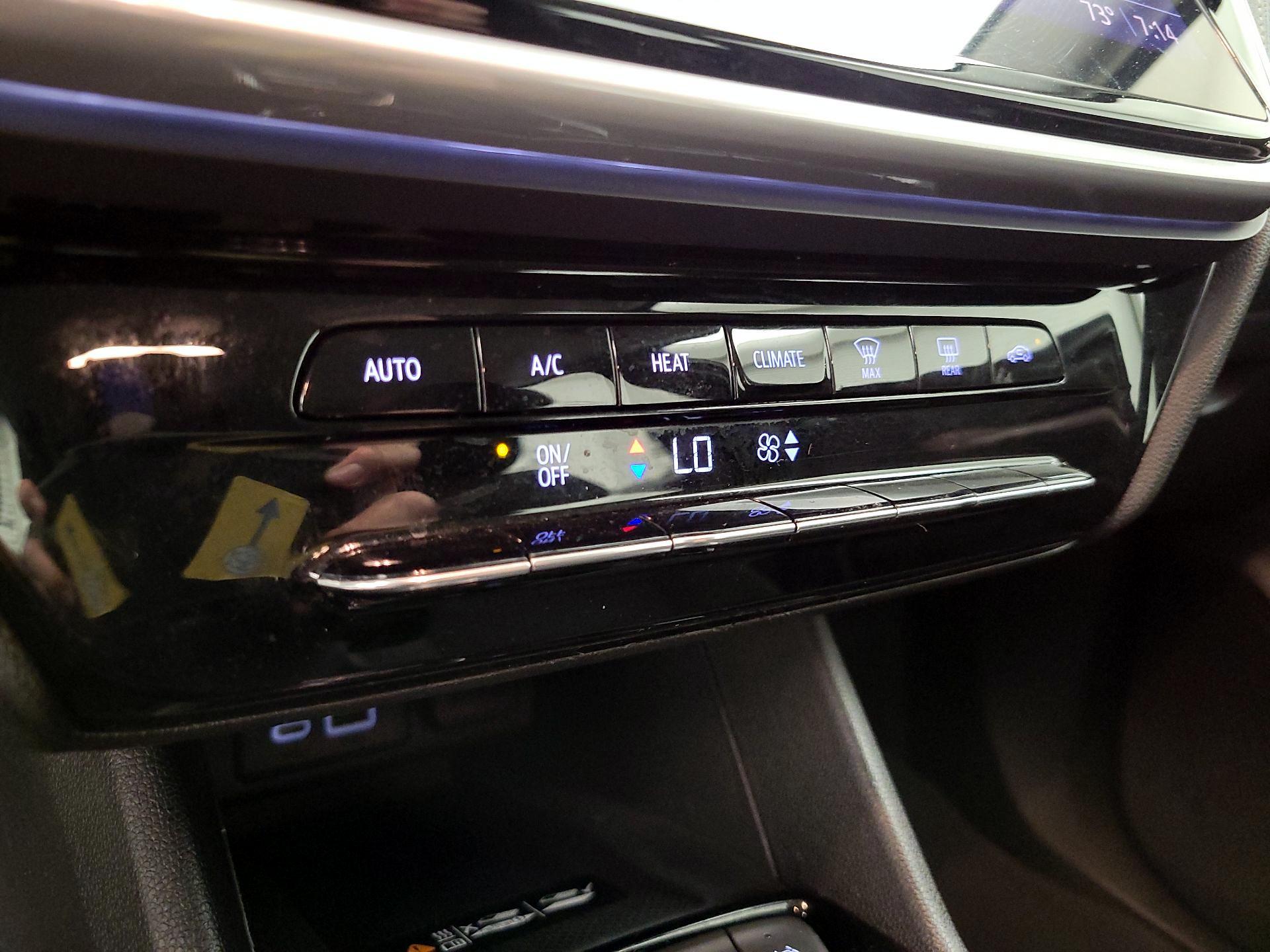 Thumbnail: 2022 Chevrolet Bolt EUV - 16