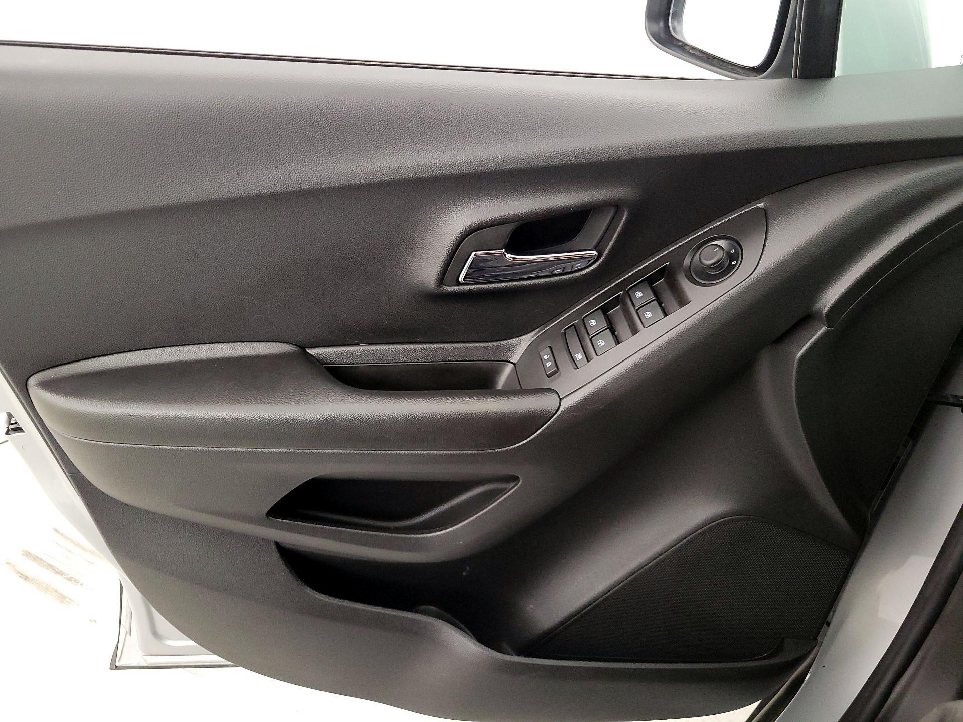 Thumbnail: 2022 Chevrolet Trax - 12