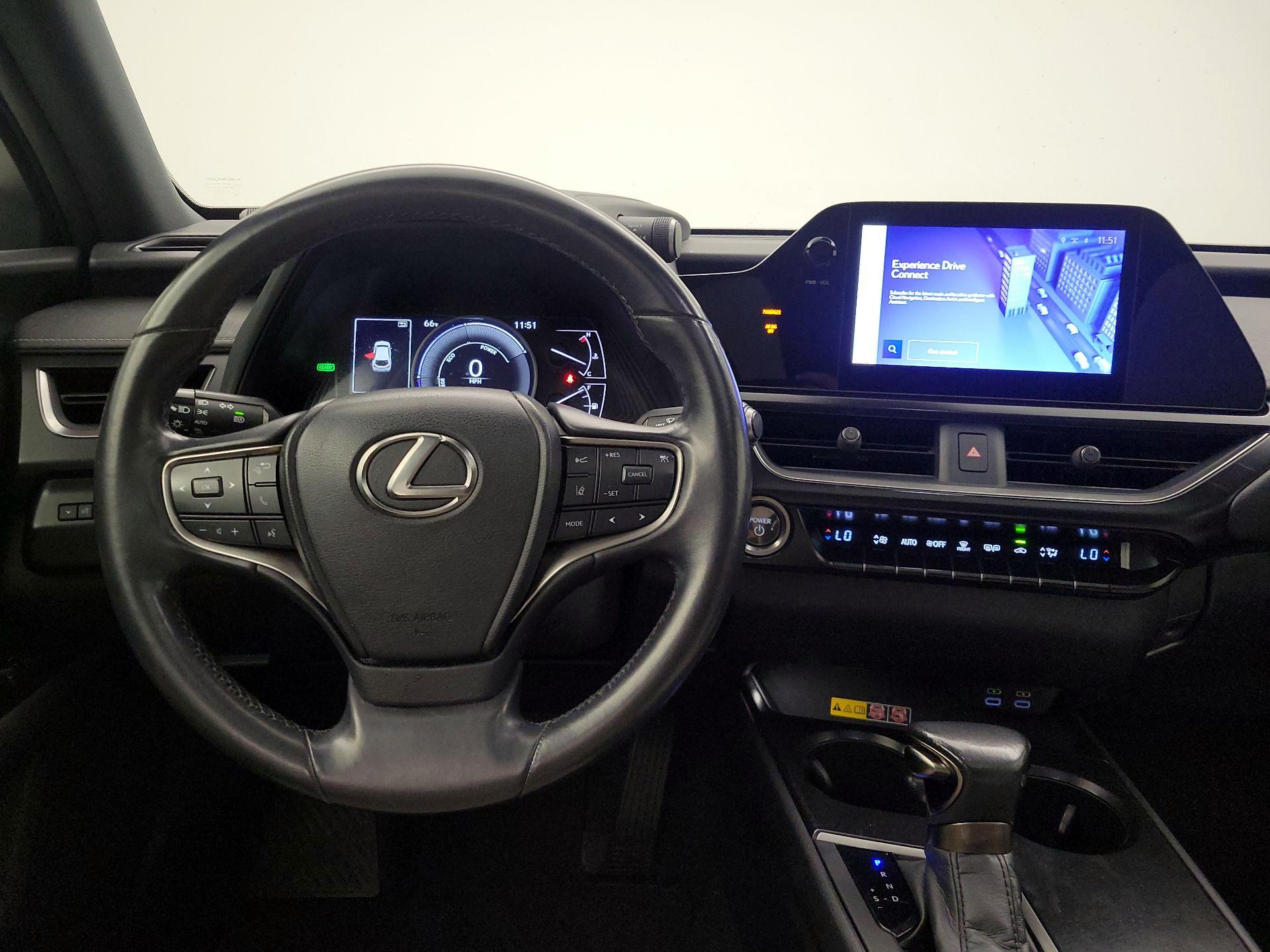 Thumbnail: 2023 Lexus UX - 10