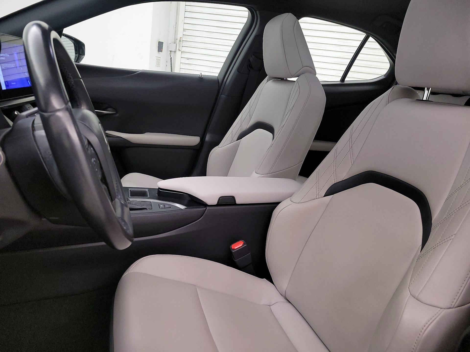 Thumbnail: 2023 Lexus UX - 11