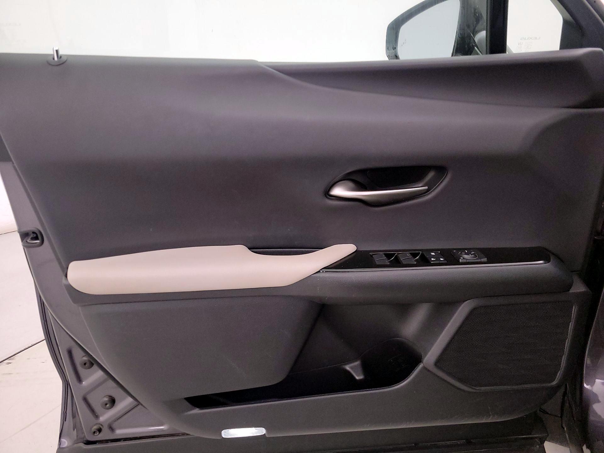 Thumbnail: 2023 Lexus UX - 12