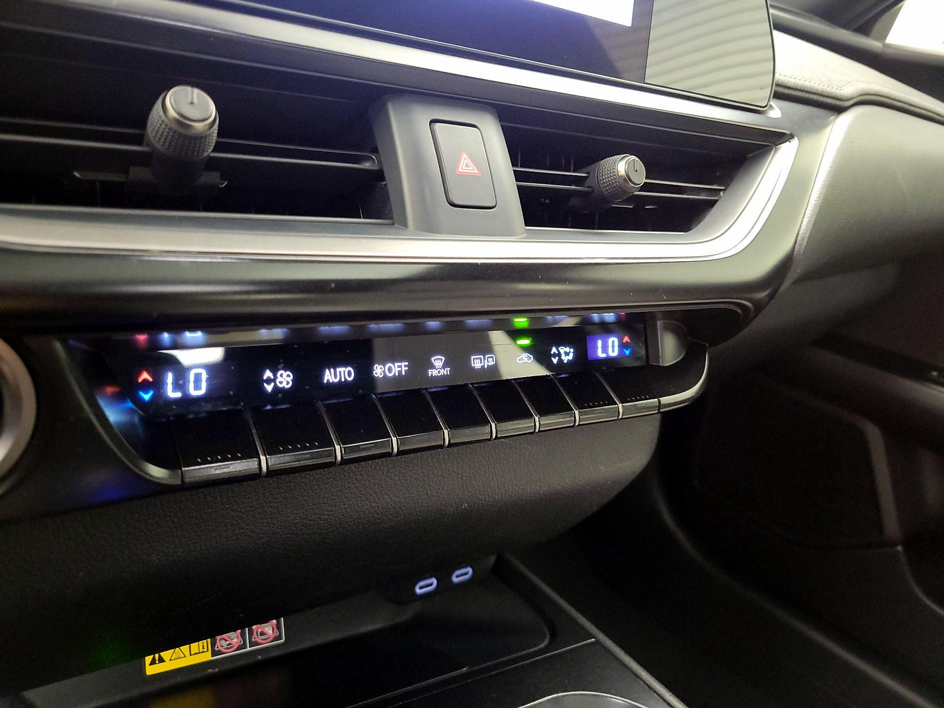 Thumbnail: 2023 Lexus UX - 16