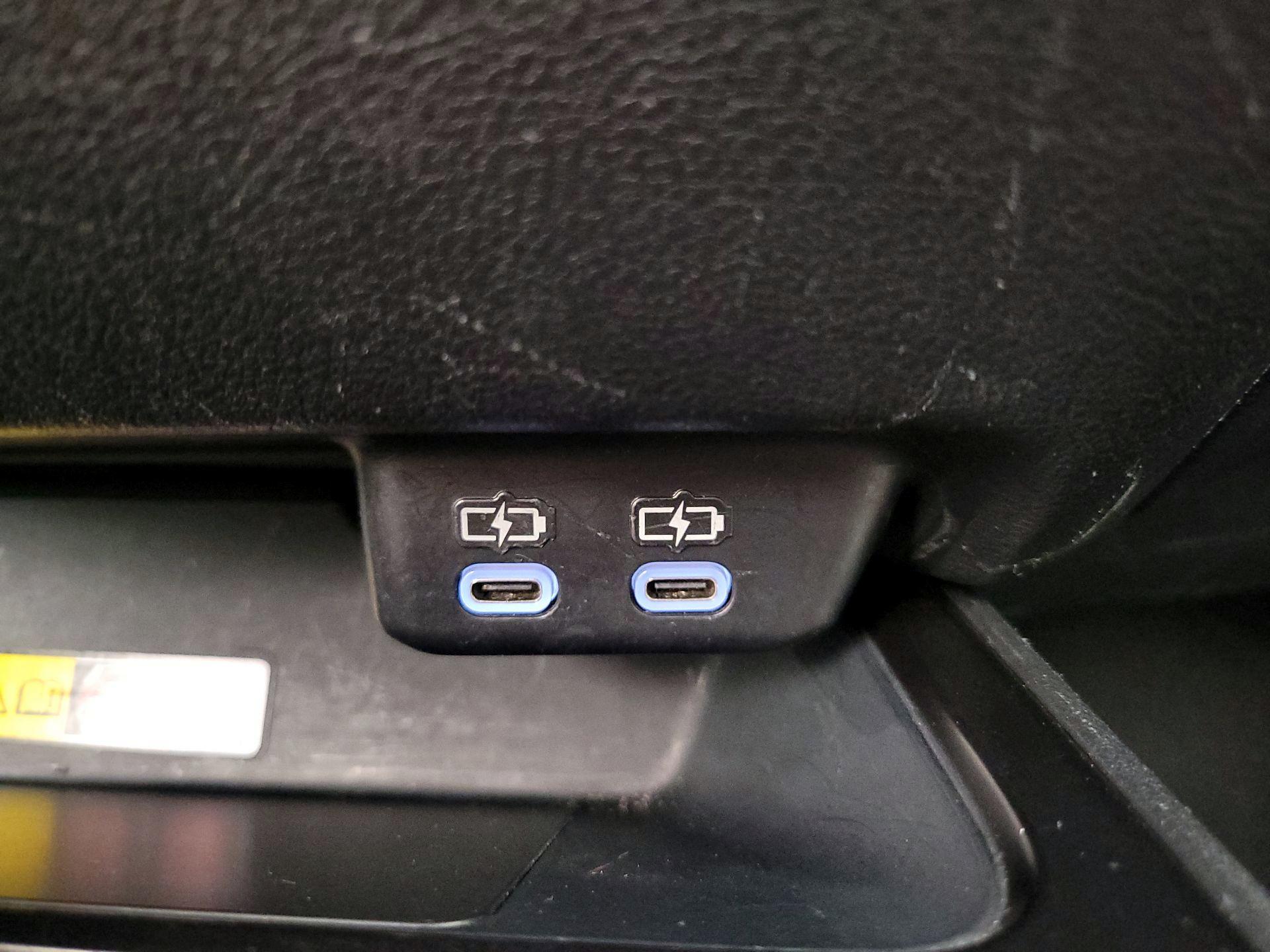 Thumbnail: 2023 Lexus UX - 18