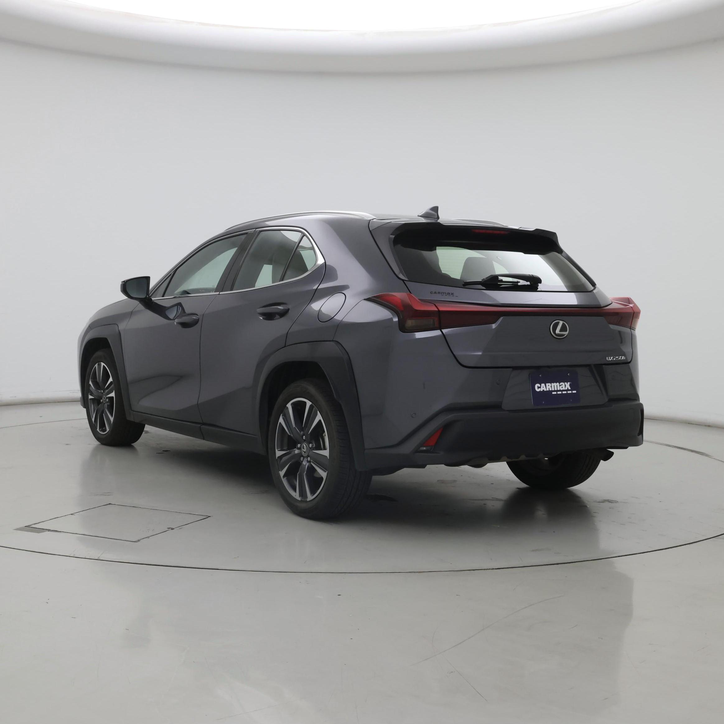 Thumbnail: 2023 Lexus UX - 2