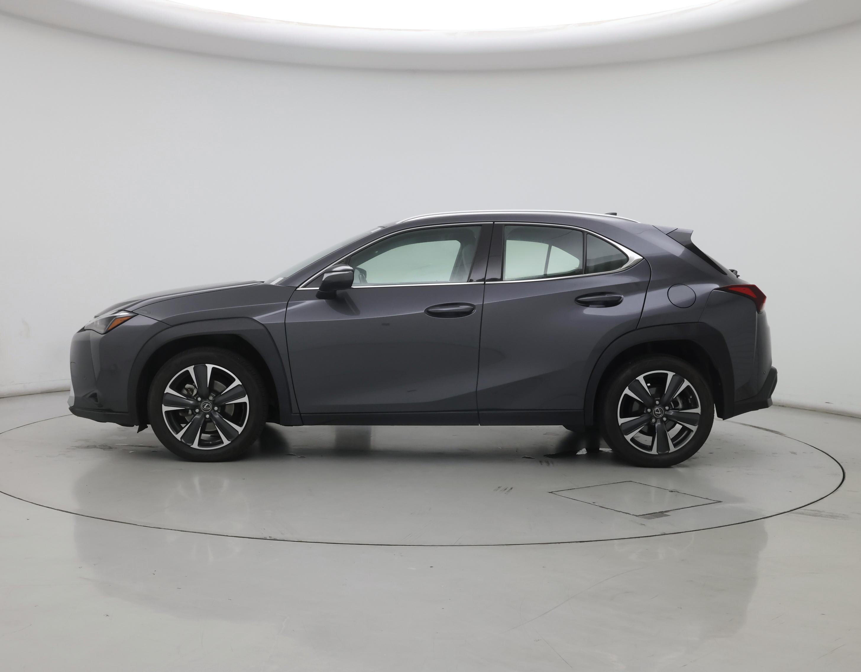 Thumbnail: 2023 Lexus UX - 3