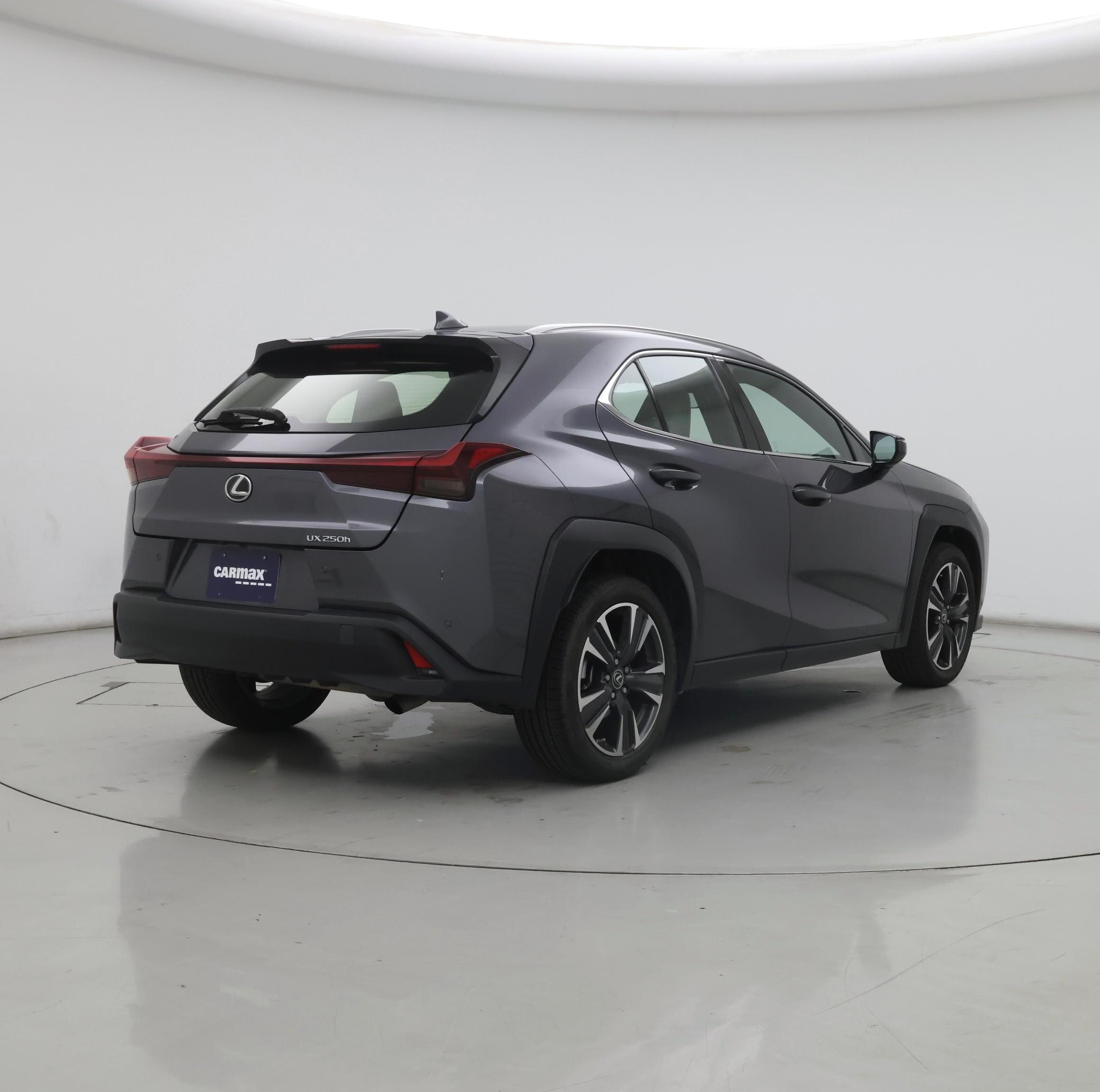 Thumbnail: 2023 Lexus UX - 8