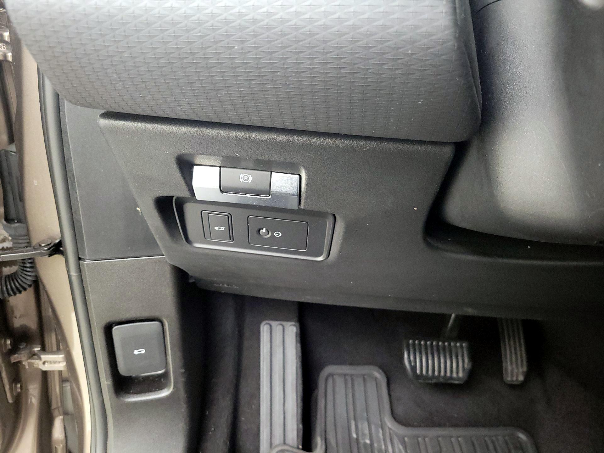 Thumbnail: 2020 Land Rover Range Rover Evoque - 13