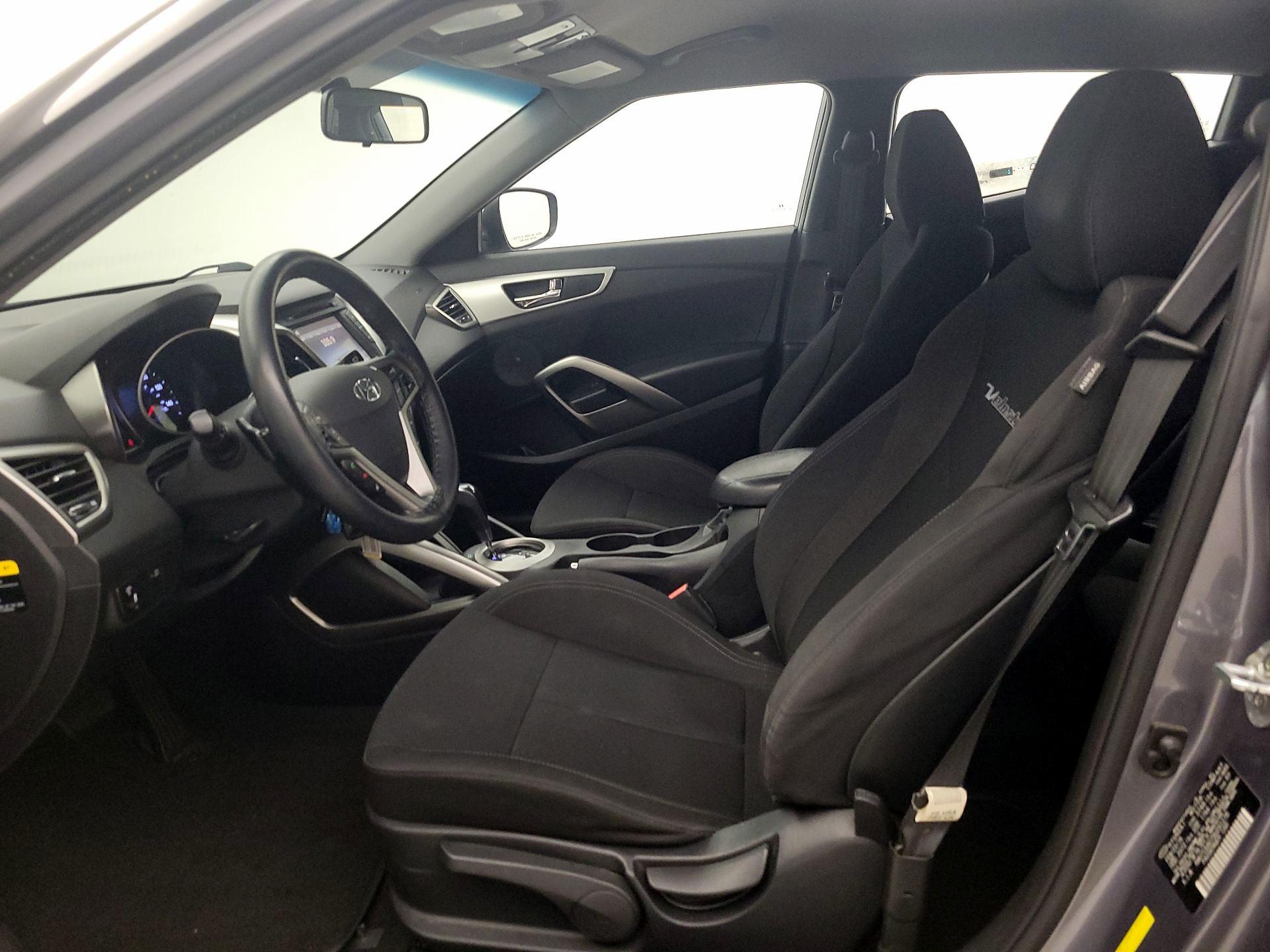 Thumbnail: 2016 Hyundai Veloster - 11