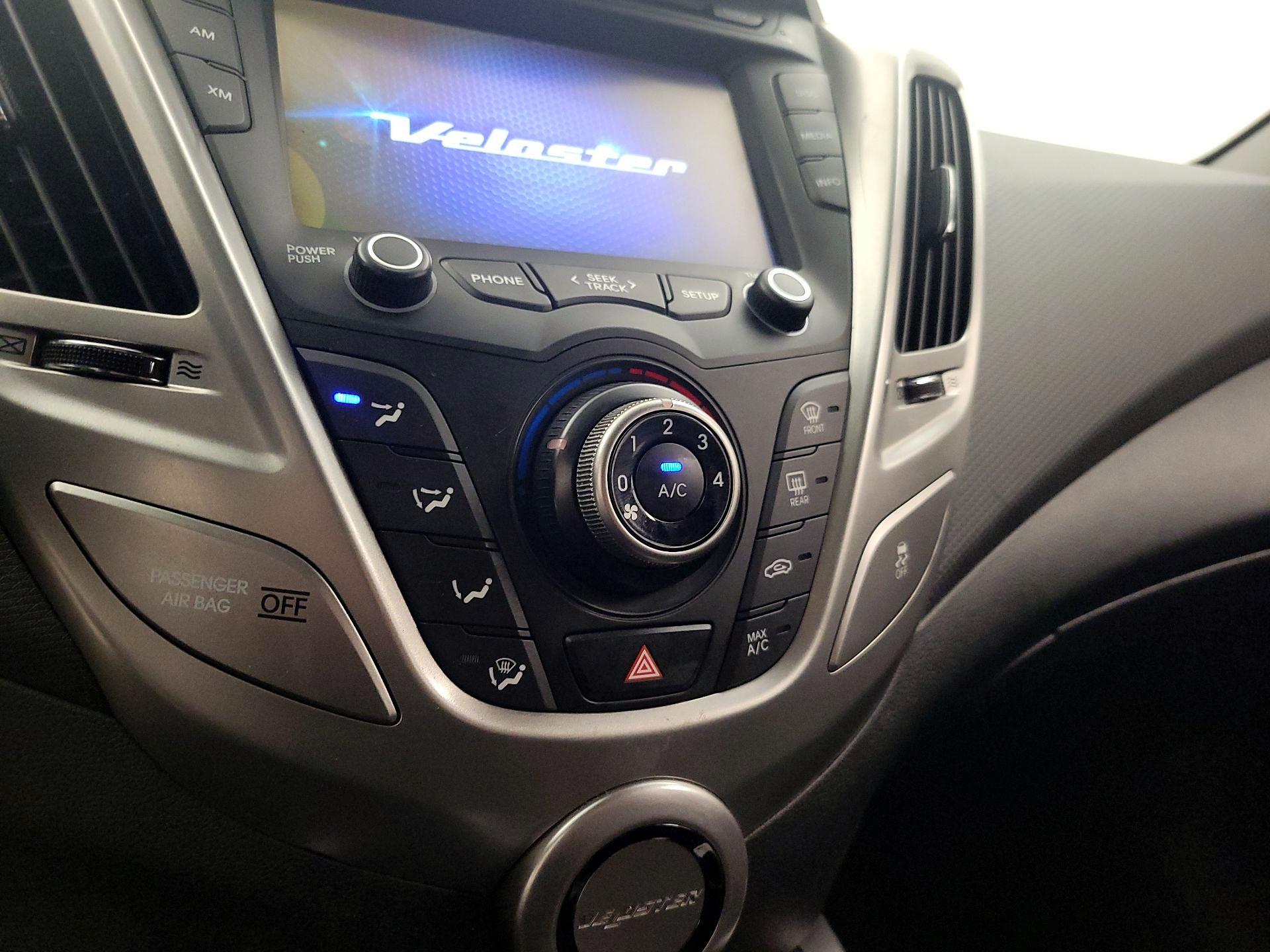 Thumbnail: 2016 Hyundai Veloster - 16