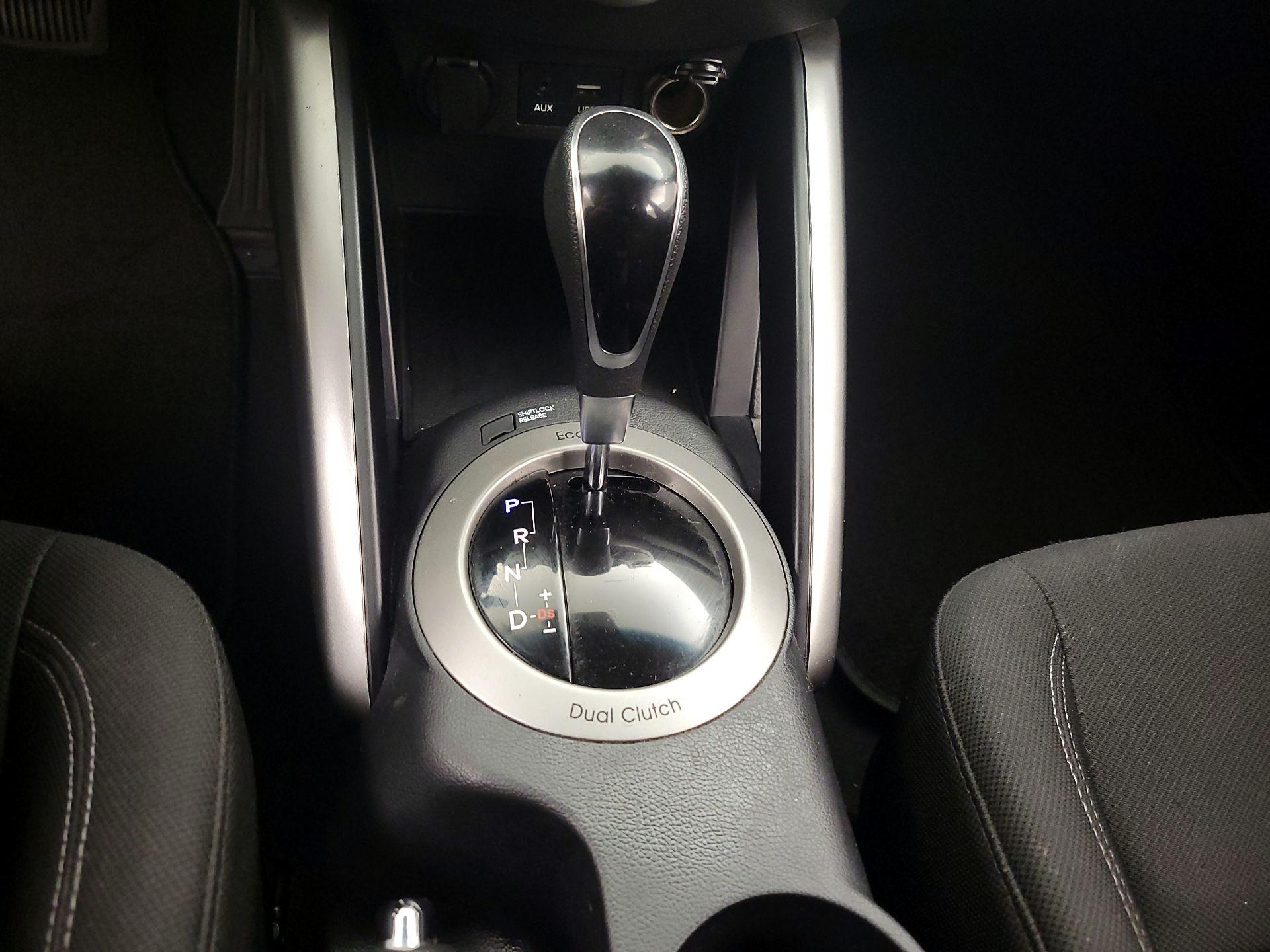 Thumbnail: 2016 Hyundai Veloster - 17