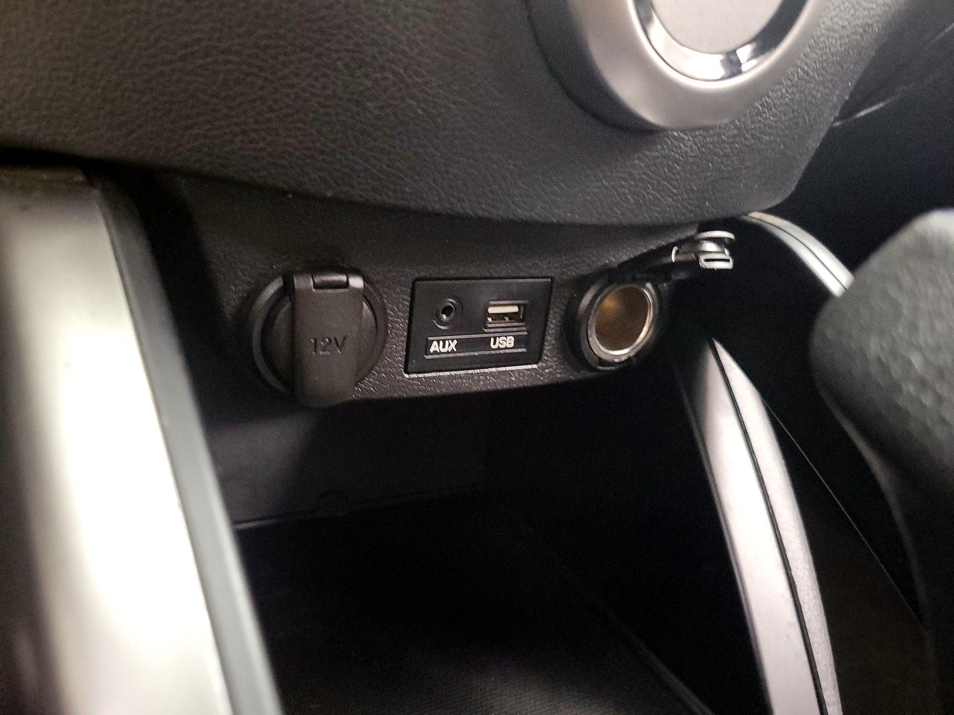 Thumbnail: 2016 Hyundai Veloster - 18