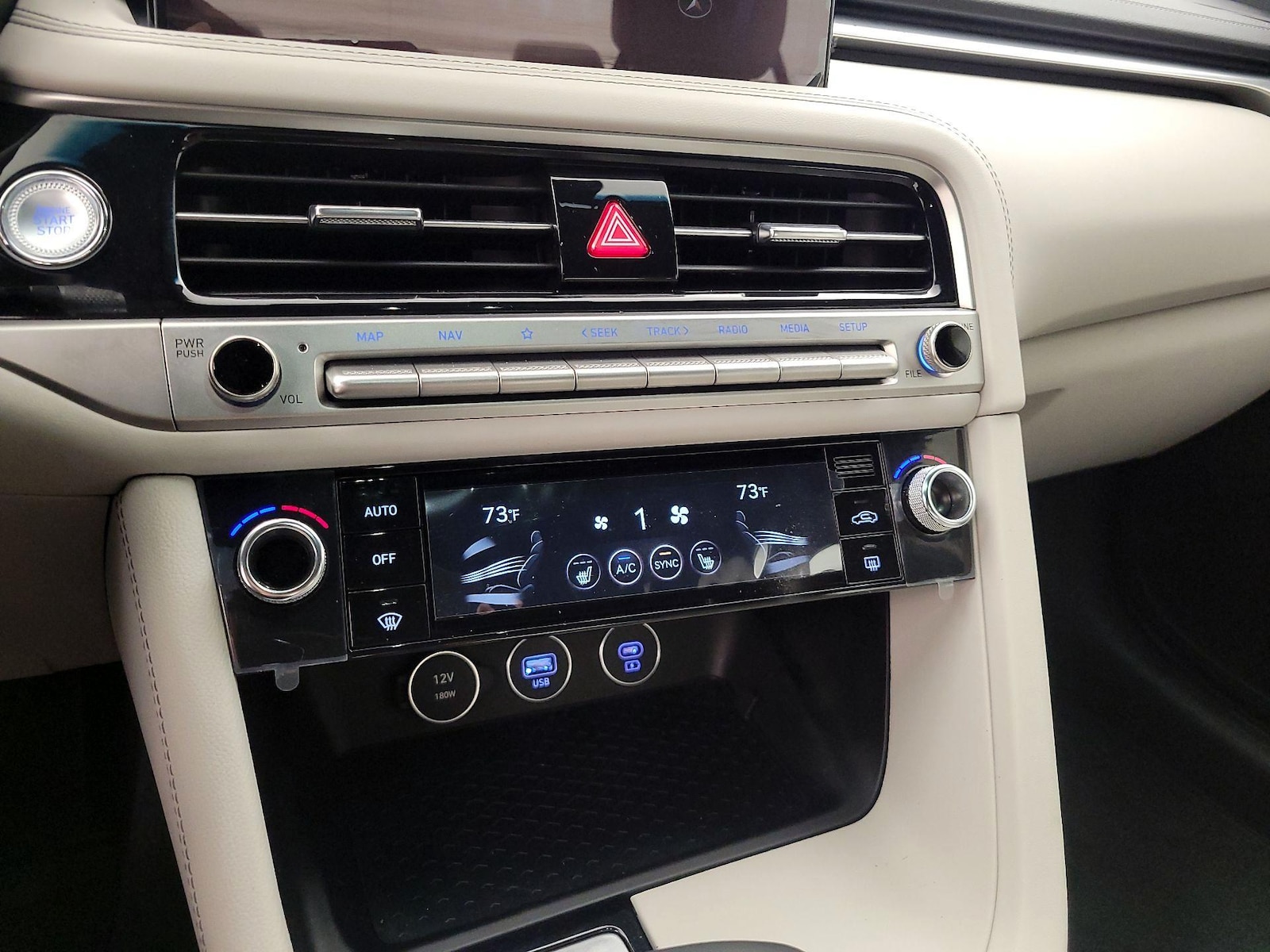 2025 GENESIS G70 Standard - Photo 18