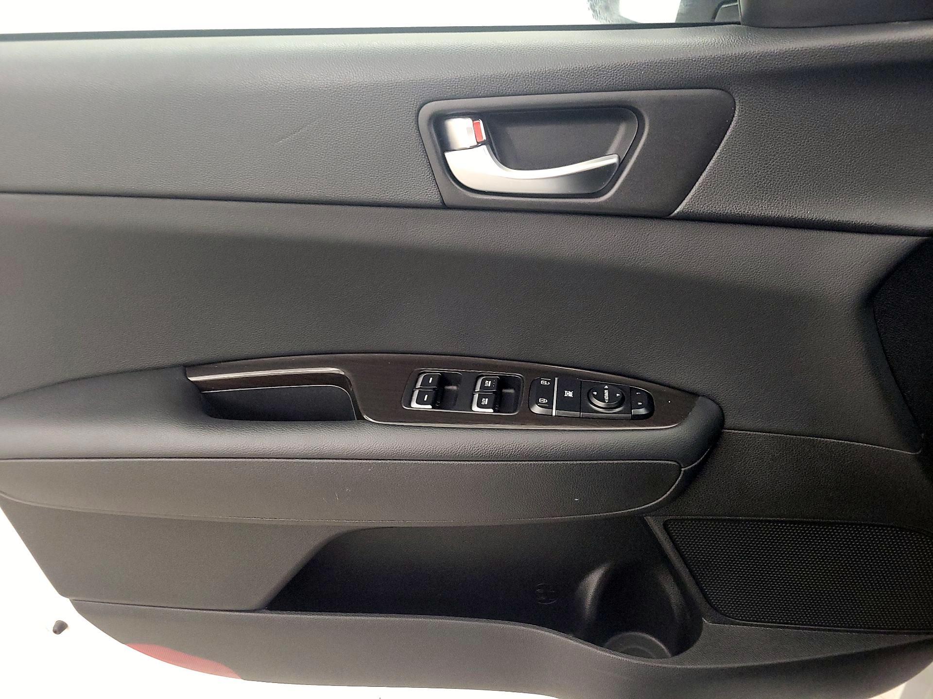 Thumbnail: 2019 Kia Optima - 12