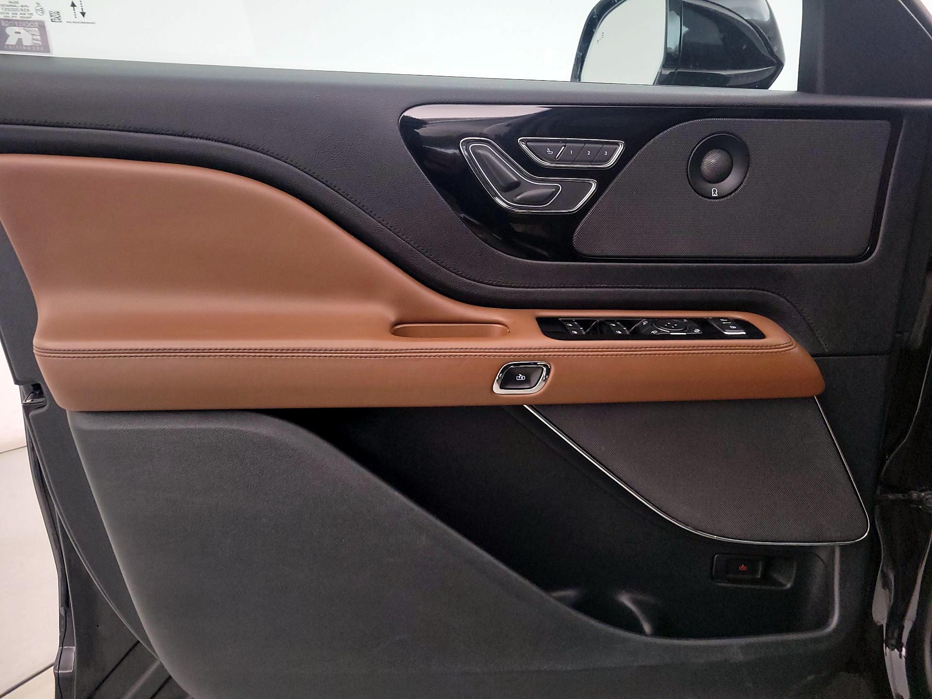 Thumbnail: 2022 Lincoln Aviator - 12