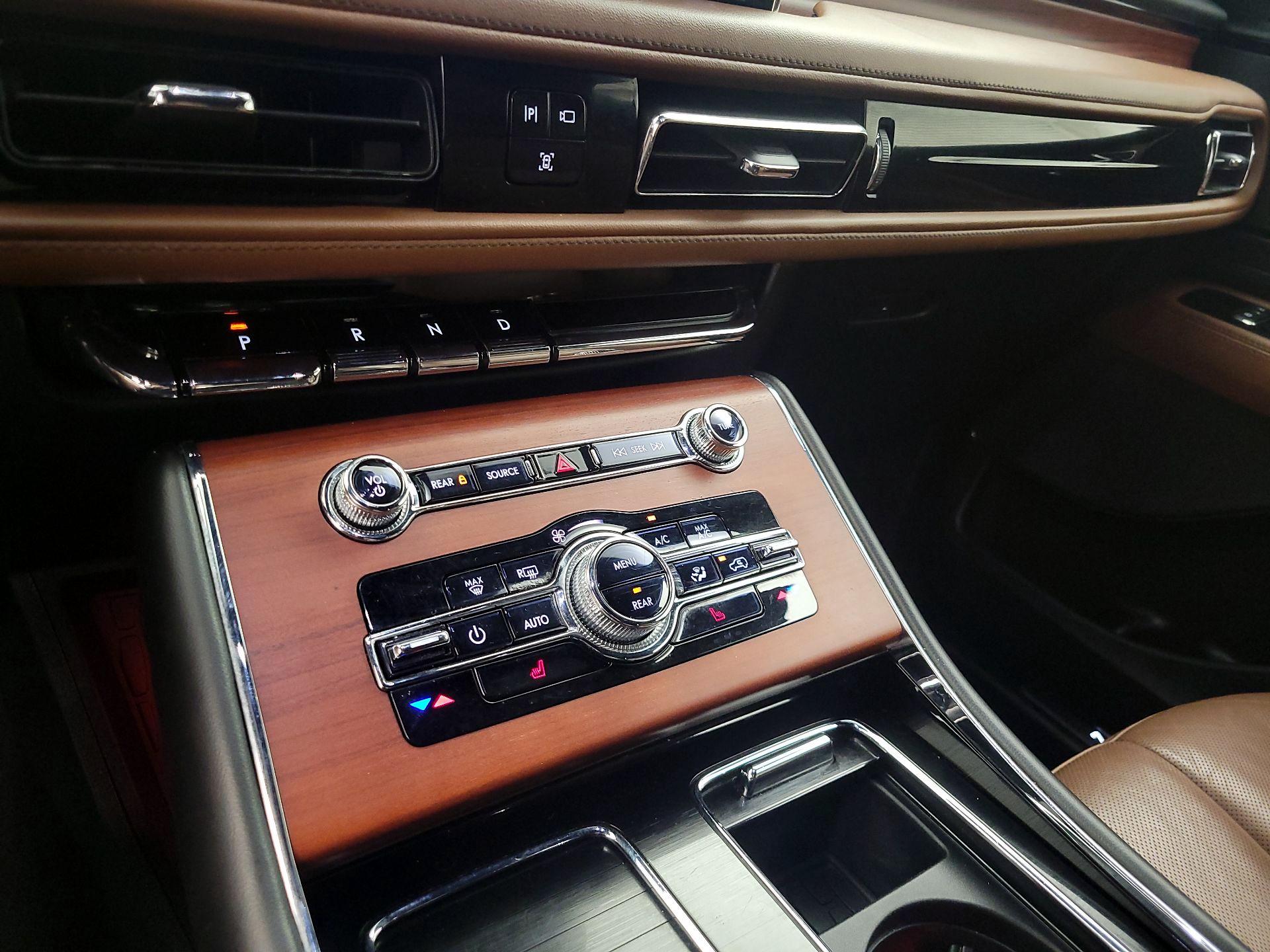 Thumbnail: 2022 Lincoln Aviator - 17