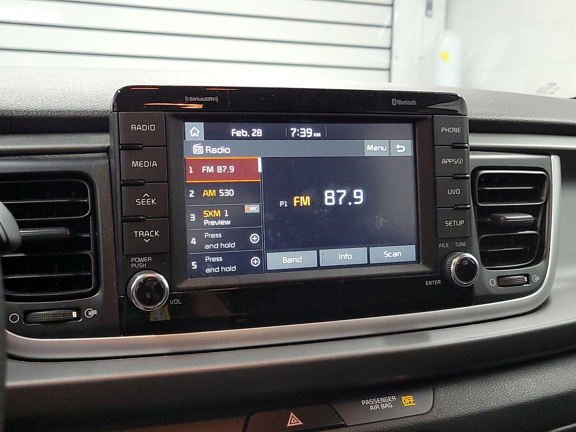 Thumbnail: 2019 Kia Rio5 - 15