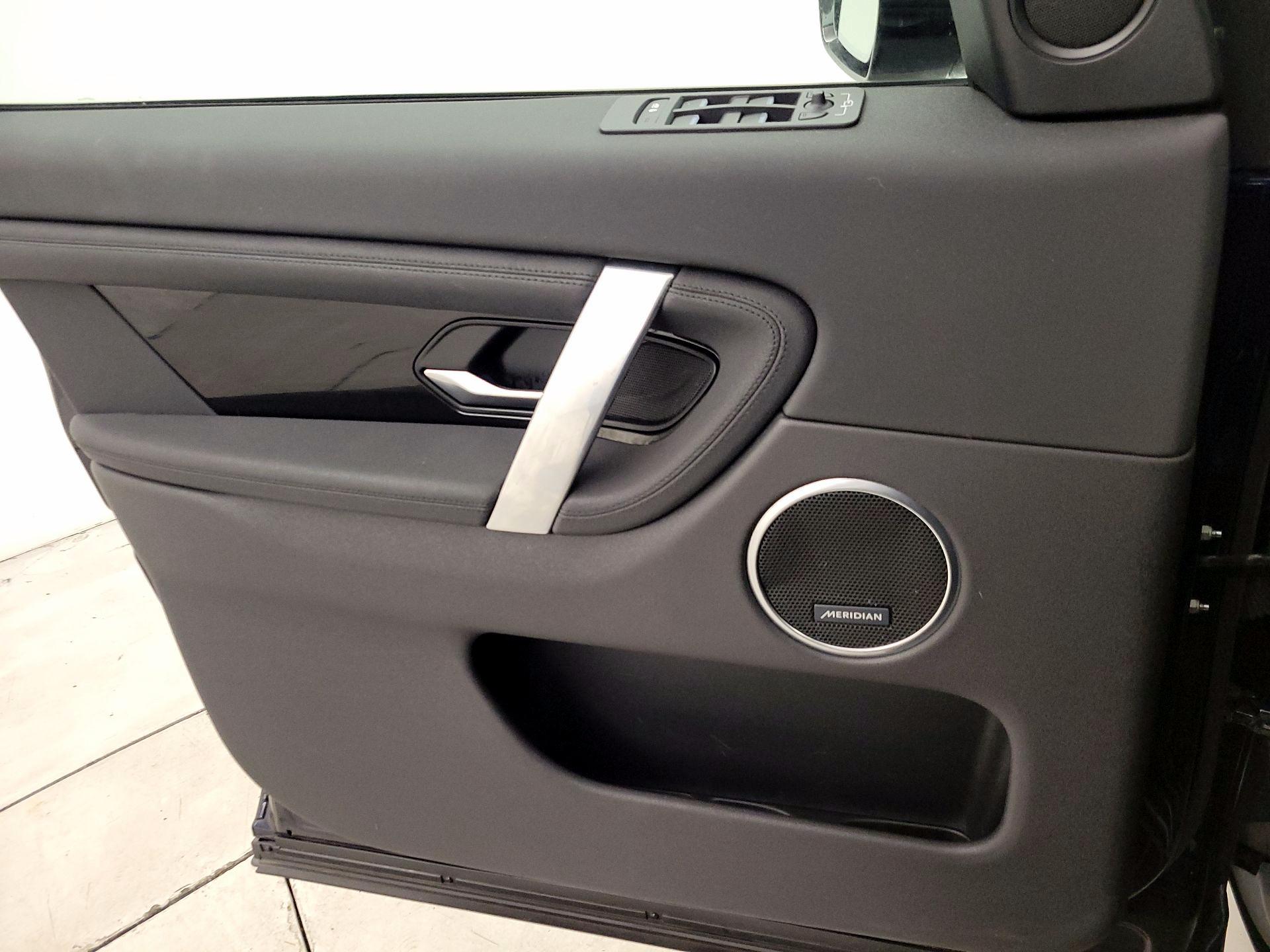 Thumbnail: 2020 Land Rover Discovery Sport - 12