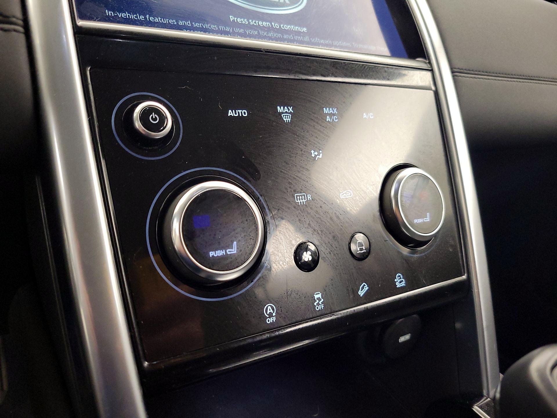 Thumbnail: 2020 Land Rover Discovery Sport - 16