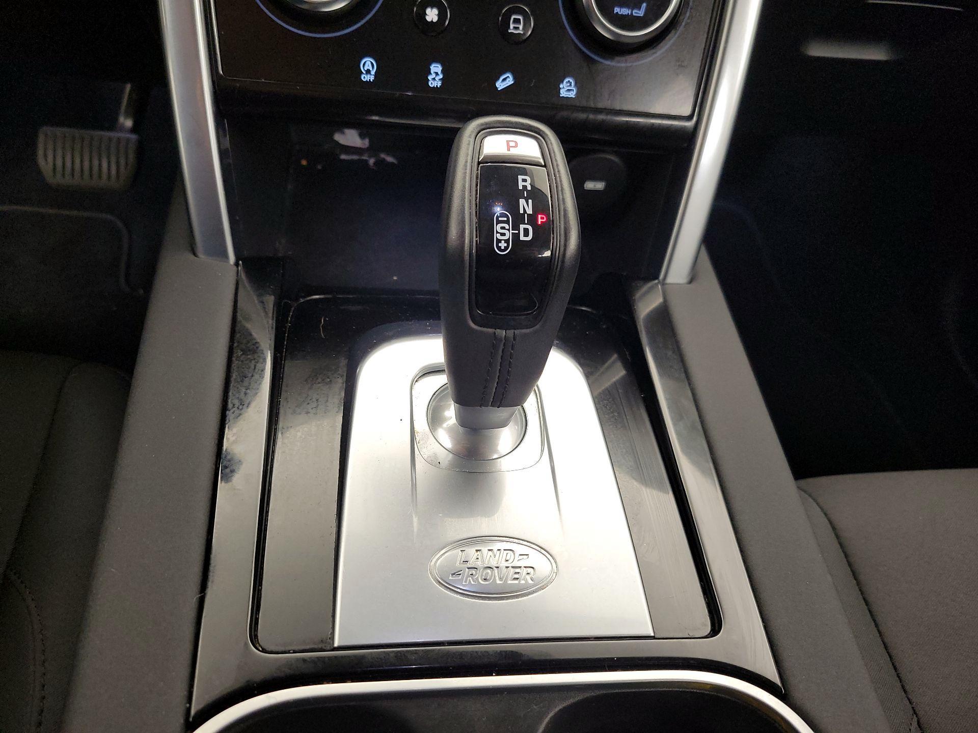 Thumbnail: 2020 Land Rover Discovery Sport - 17